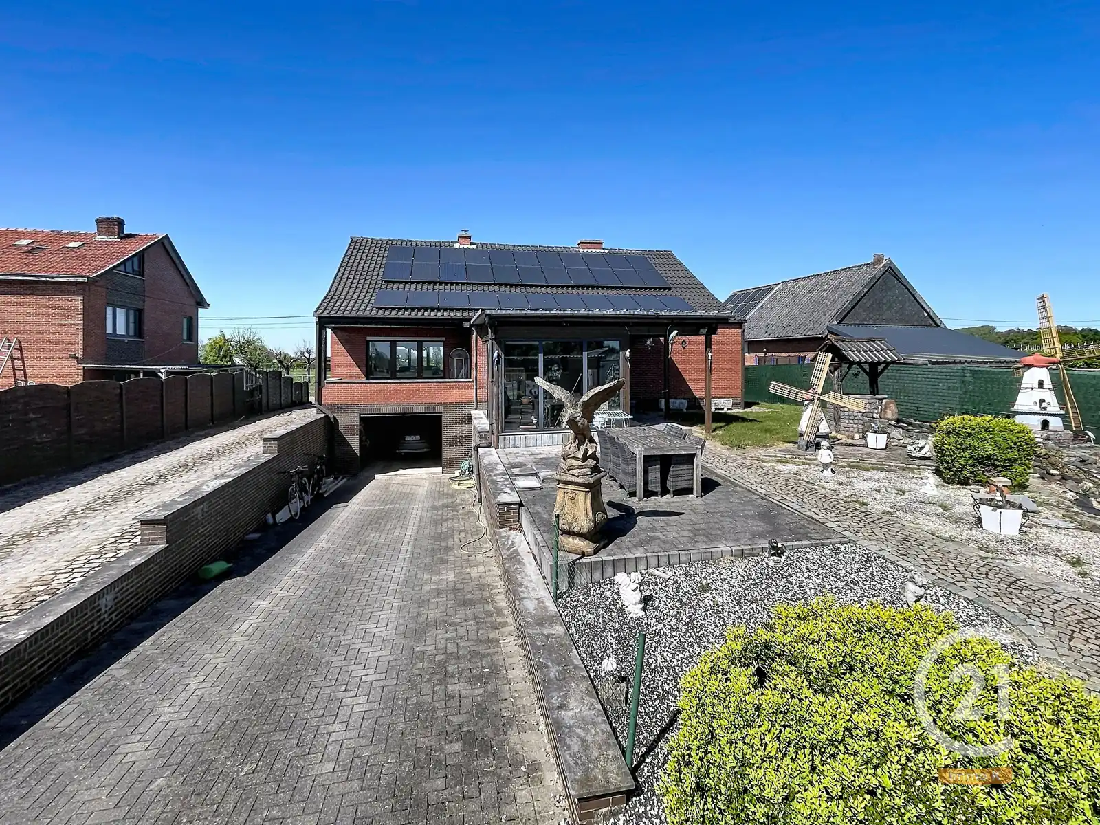 Ruime gelijkvloerse woning met opslag op perceel van 40a55ca foto 2