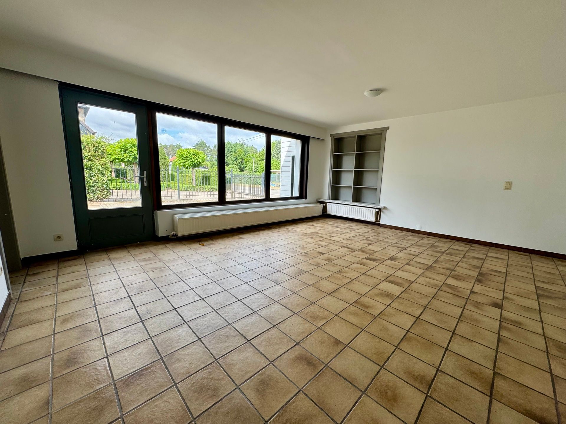 Handelspand met duplex-appartement te Langdorp foto 11