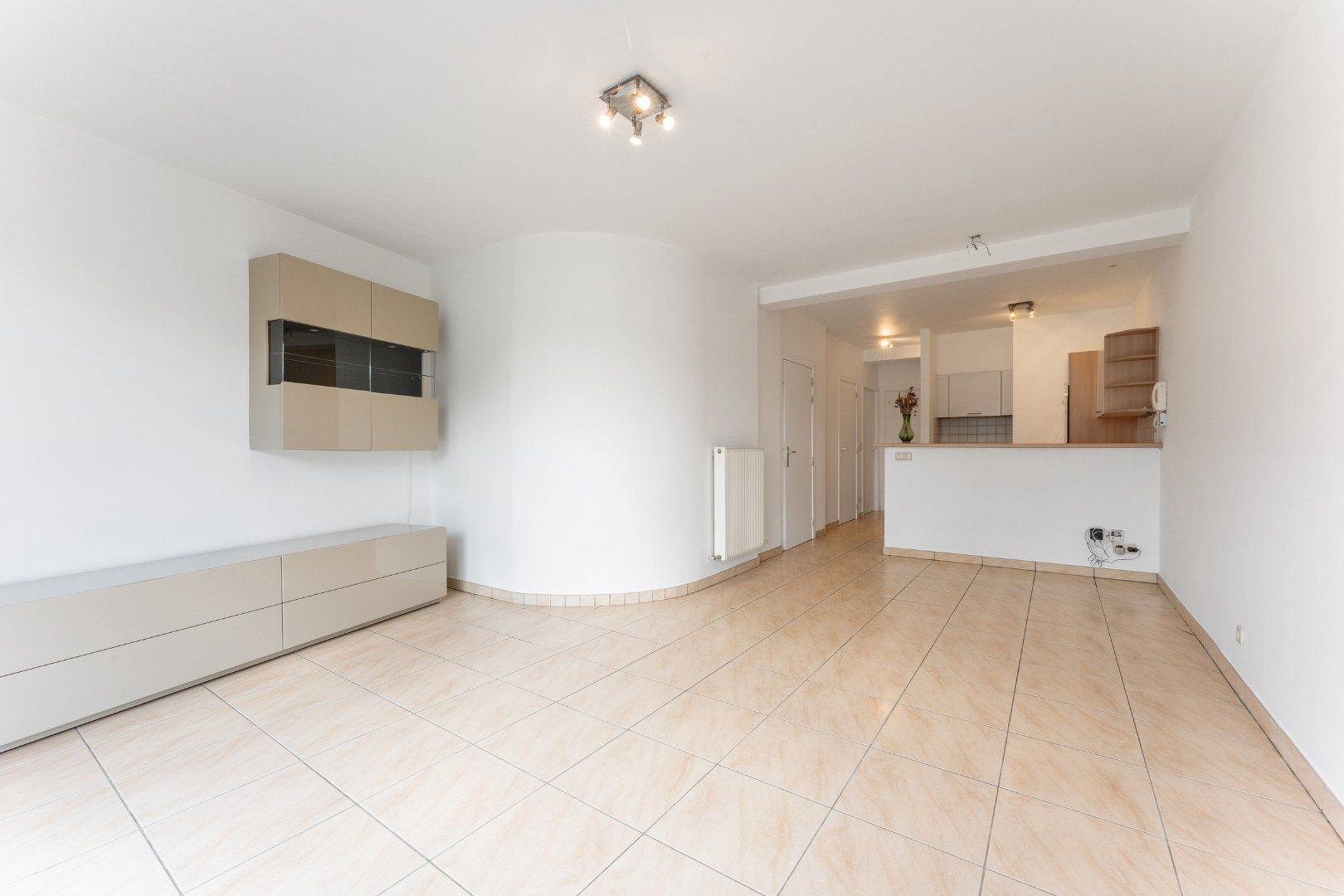 Recent & lichtrijk appartement (incl. autostaanplaats!) gelegen nabij de Bijloke site in Gent met zicht op de Leie.  foto 4