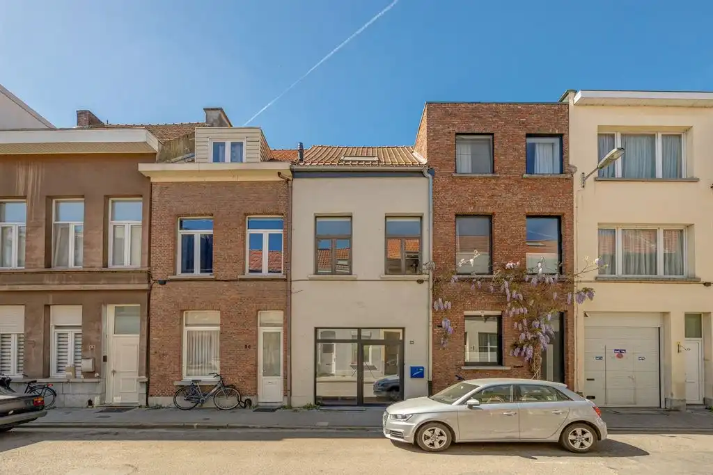 Piekfijn gerenoveerd huis met zonnige stadstuin vlakbij Park Spoor Noord  foto 24