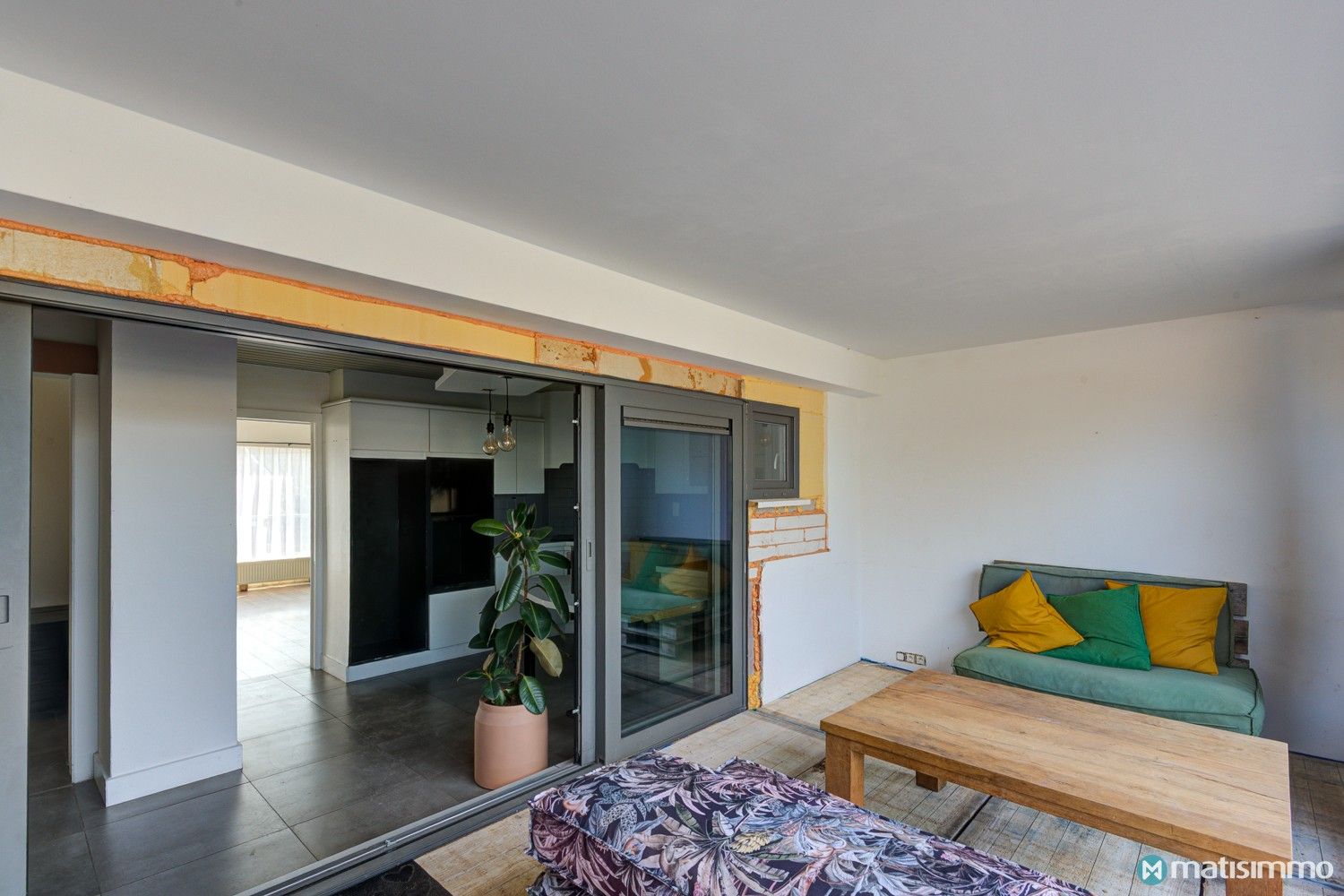 RUIM, DEELS GERENOVEERD DUPLEXAPPARTEMENT MET 3 SLAAPKAMERS, GROOT TERRAS, GARAGEBOX EN AUTOSTAANPLAATS foto 13