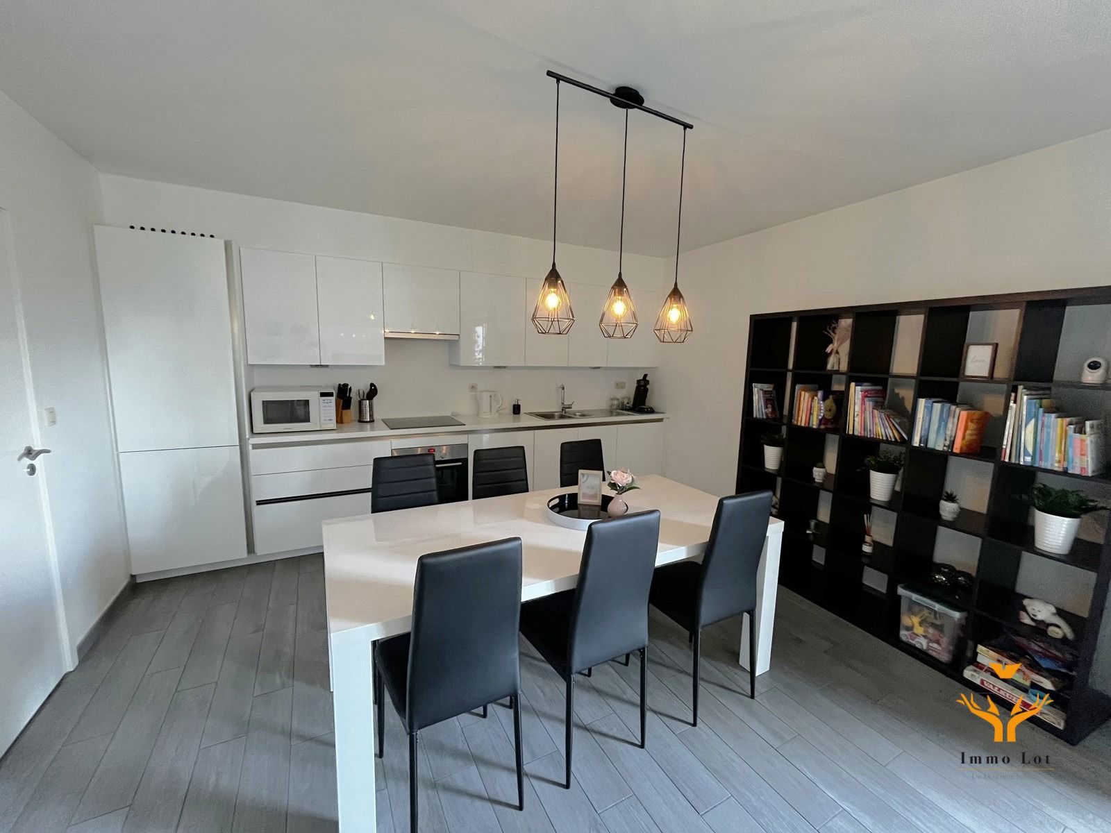 Bemeubeld appartement met 2 slaapkamers foto 6
