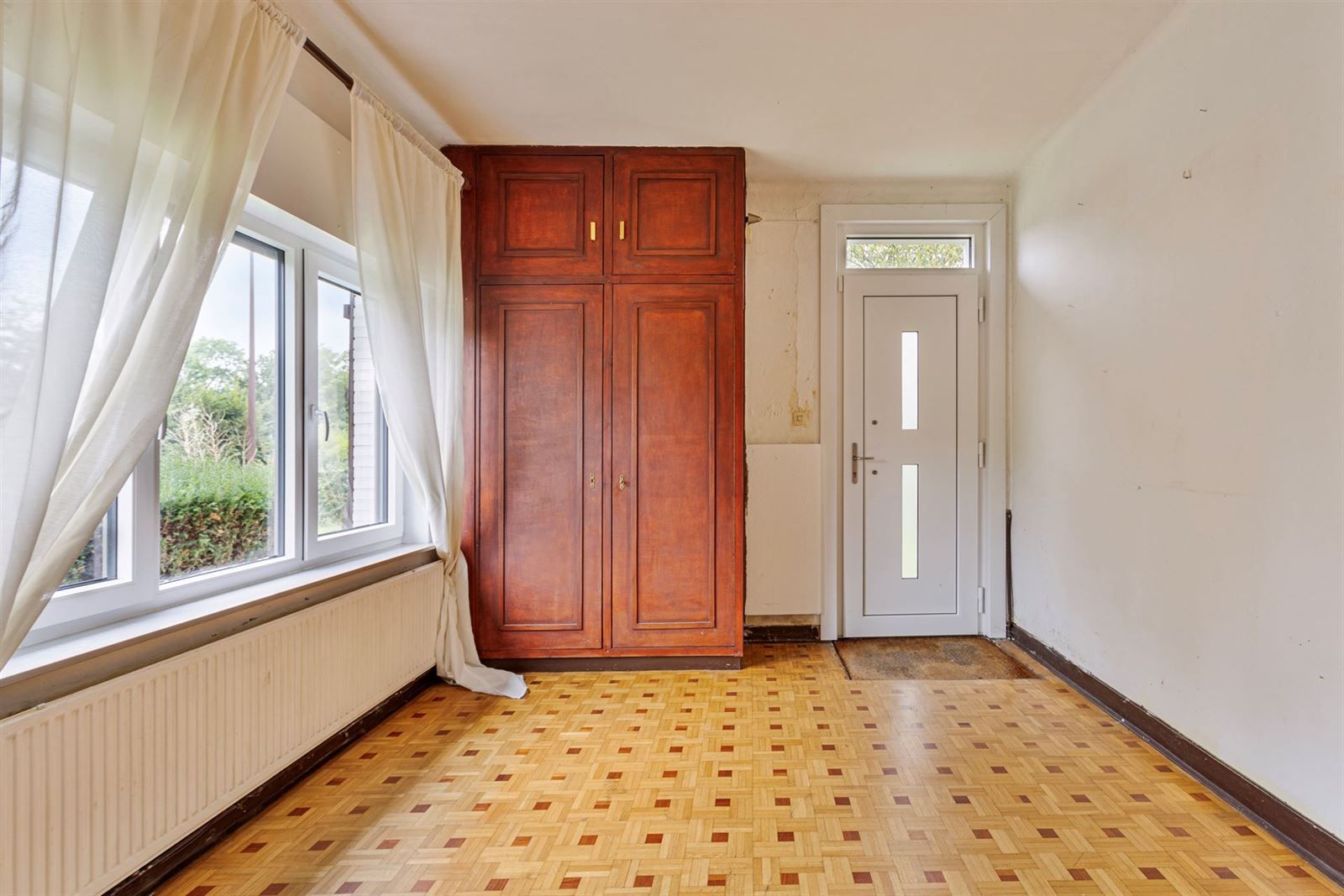 Te renoveren 4- gevel woning op 11are te Beersel  foto 3