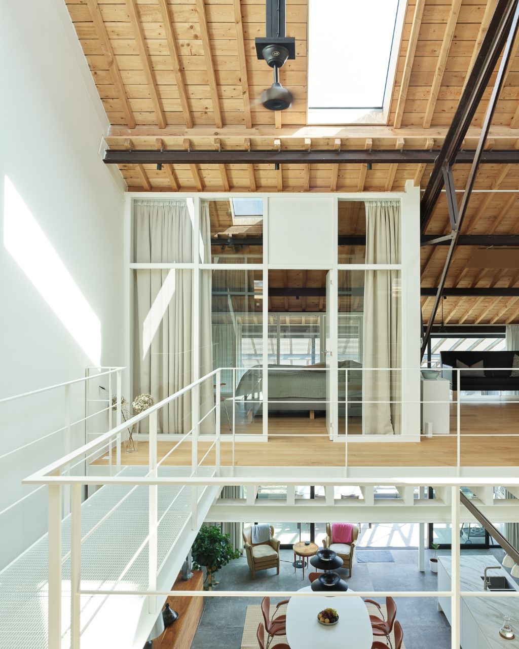 Luxueus en tijdloos – Exceptionele loft met 2 slaapkamers (mogelijkheid tot 3), ontworpen door ‘Plano Architecten’, in een beschermd gebouw met een rijkelijke industriële voorgeschiedenis. foto 15