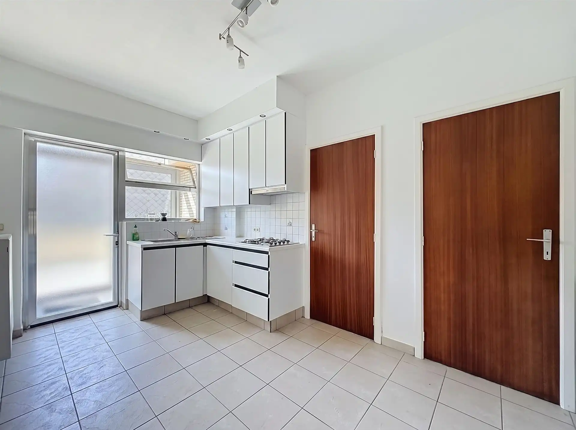 Instapklaar gelijkvloersappartement op rustige locatie nabij centrum Sint-Niklaas! foto 5