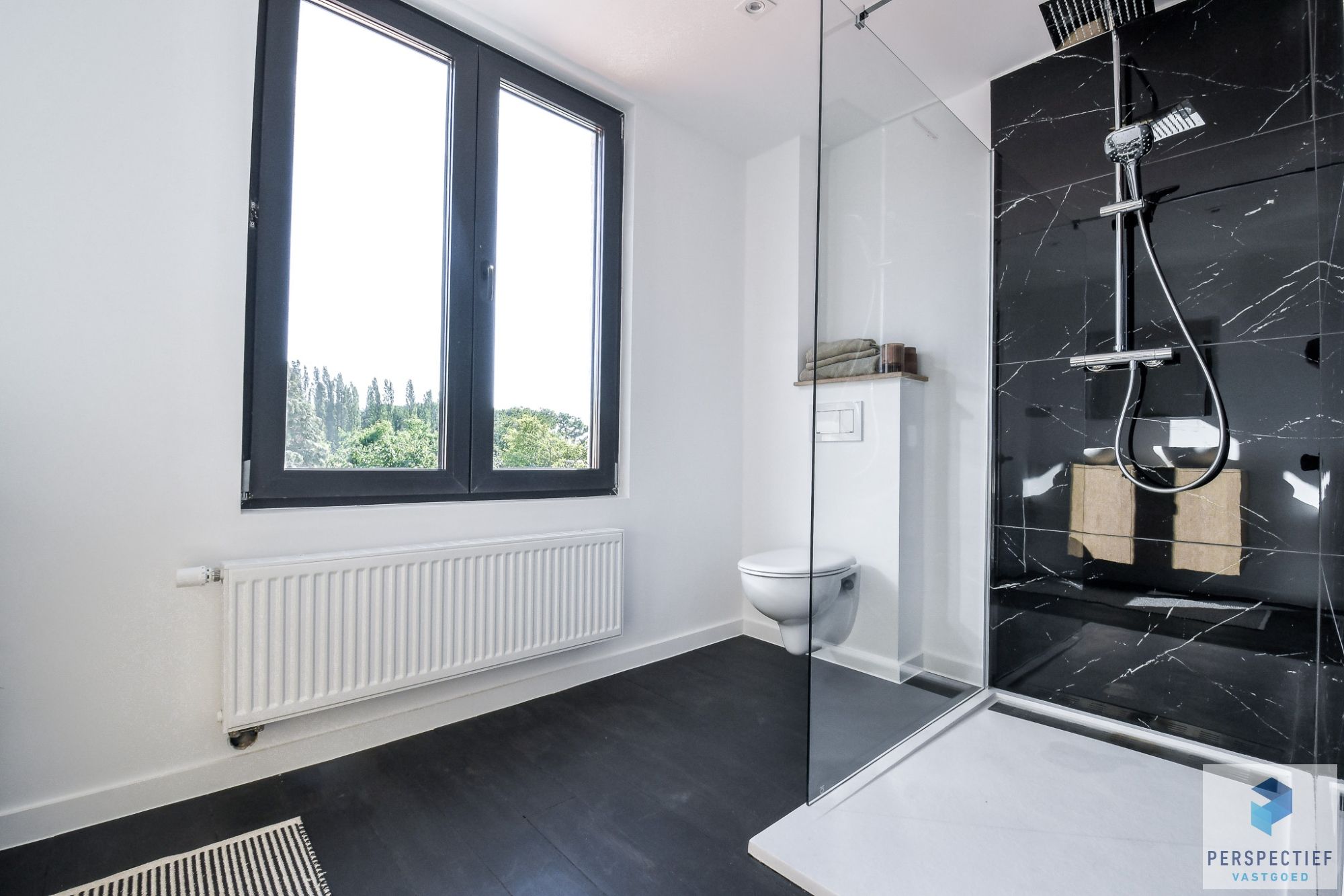Stijlvol gerenoveerde woning met tuin op toplocatie foto 13