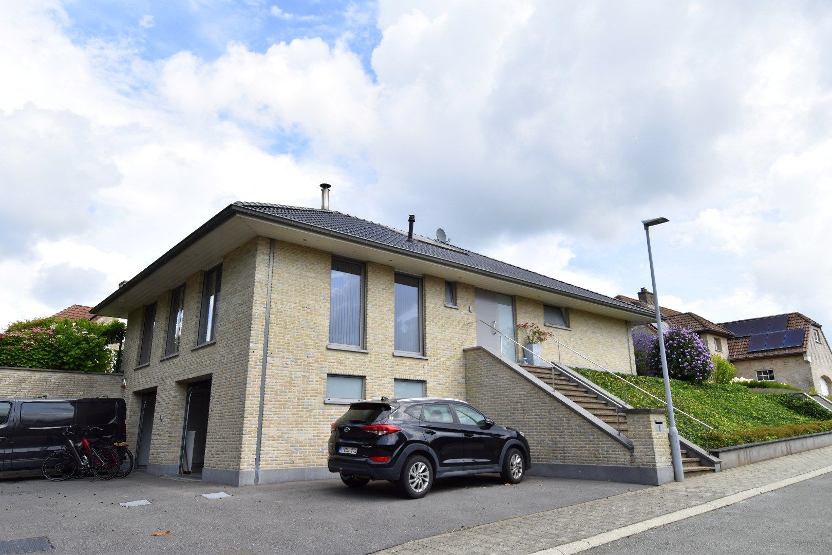 Instapklare woning met 2 slaapkamers, dubbele garage en tuin te koop in Kaster foto 2