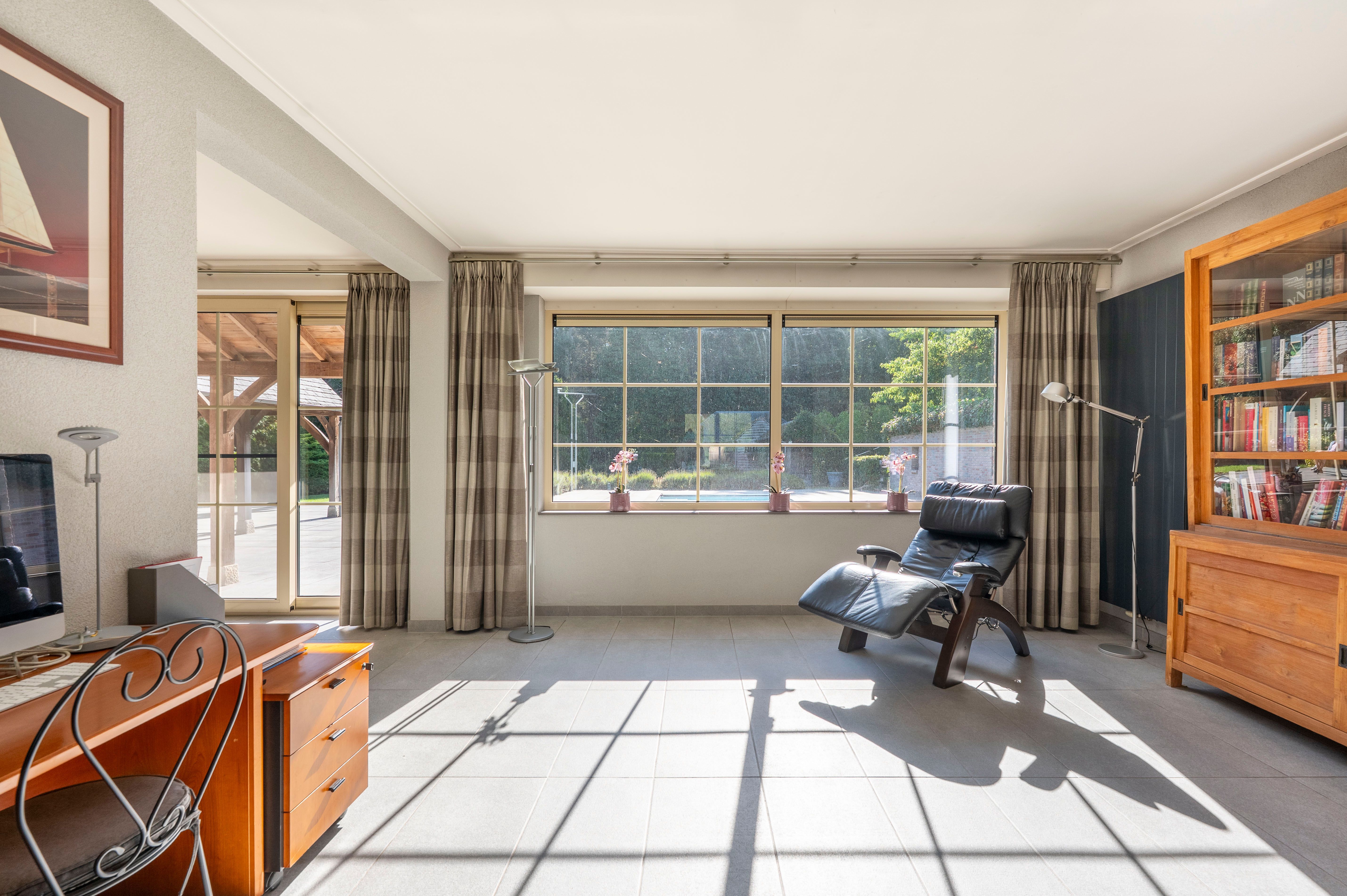 Instapklare laagbouwvilla nabij het centrum van Brasschaat. foto 7