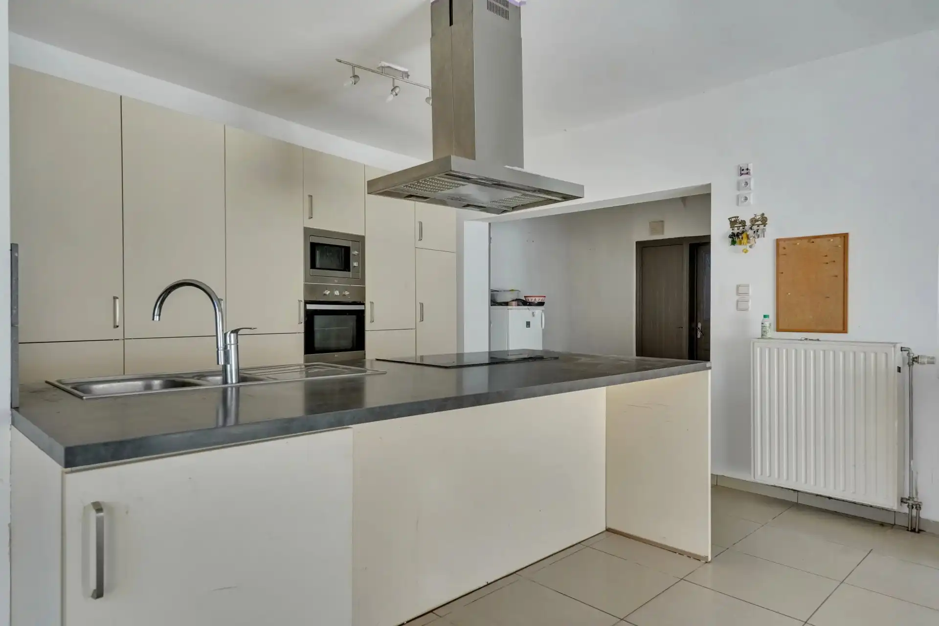 Landelijk gelegen woning met zes slaapkamers foto 10