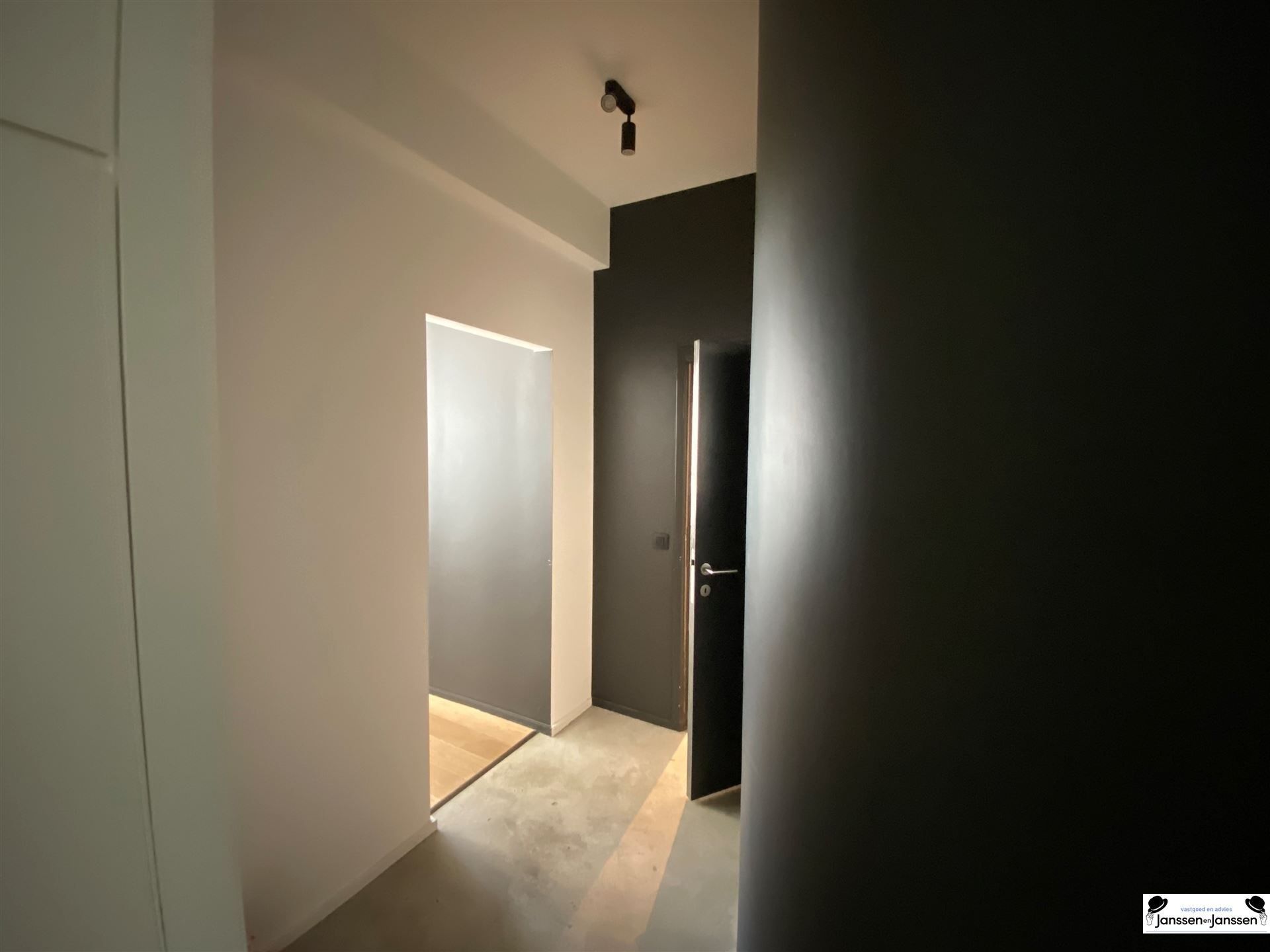 Mooi afgewerkt 2 slaapkamer appartement op en top locatie in Antwerpen foto 16