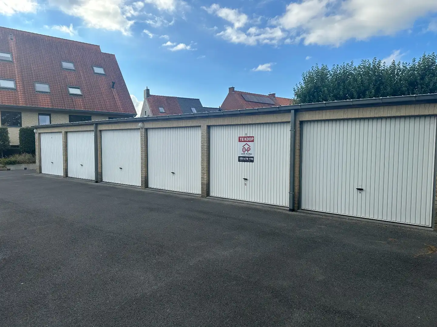 Gunstig gelegen garage te koop, Torhout foto {{pictureIndex}}