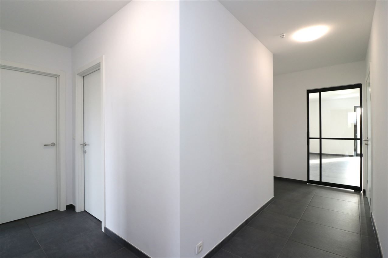 Zonnig appartement, zuidterras, twee slpk, autostaanplaats op gunstige locatie foto 43