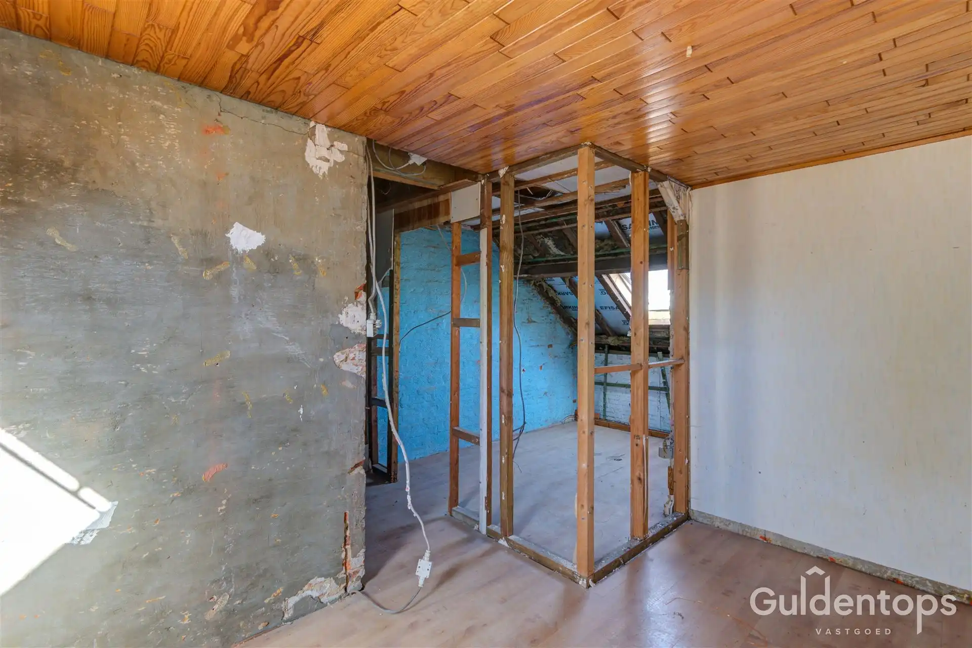 Te renoveren gezinswoning met 3 slaapkamers en grote tuin. foto 41