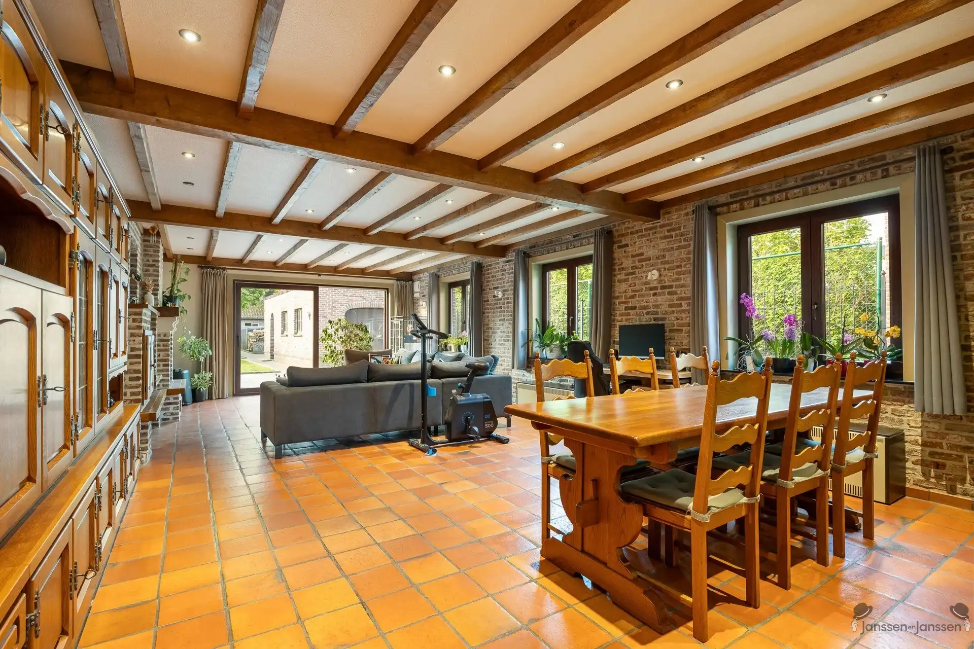 Ruime gezinswoning met 5 slaapkamers foto 6