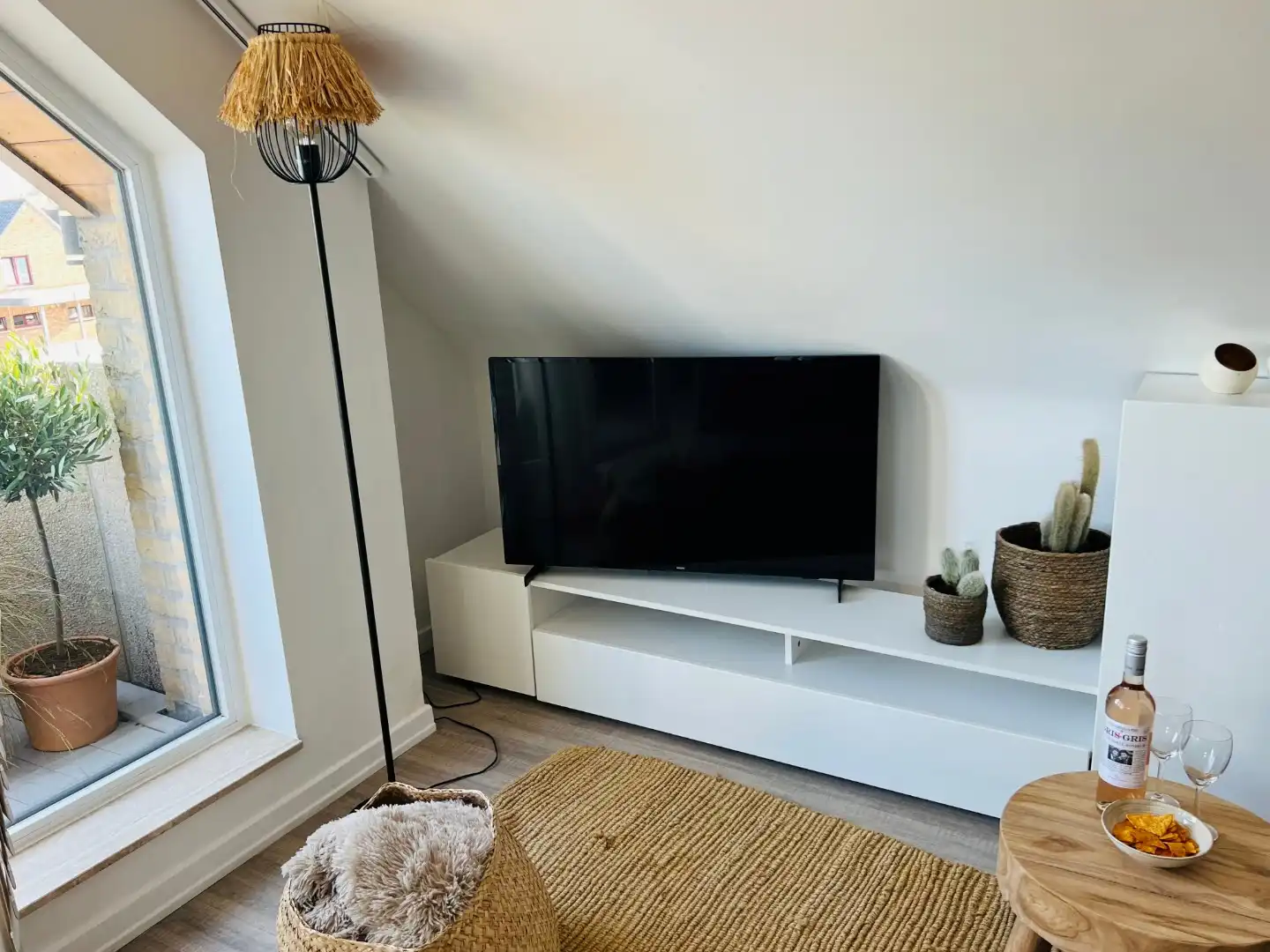 Gezellige gemeubelde studio met zuidgericht terras te huur in De Haan foto 4