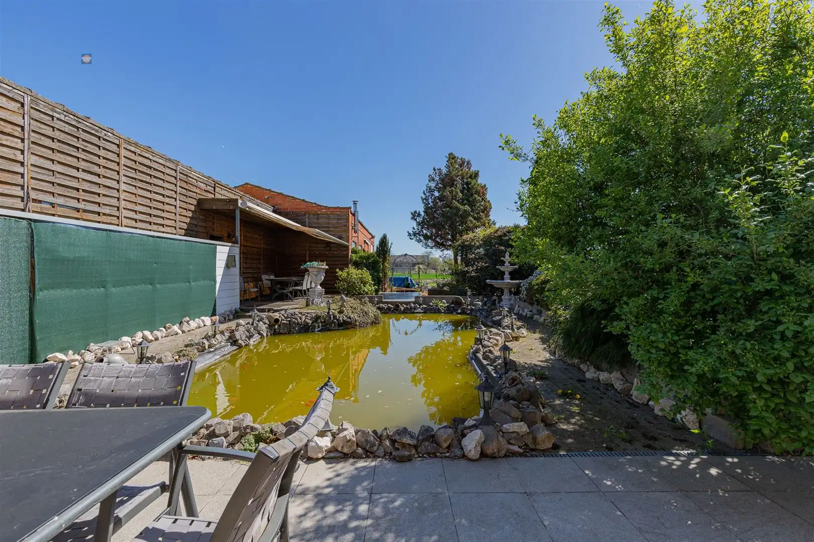 Karaktervolle villa met bijgebouw en ruime parking foto 18