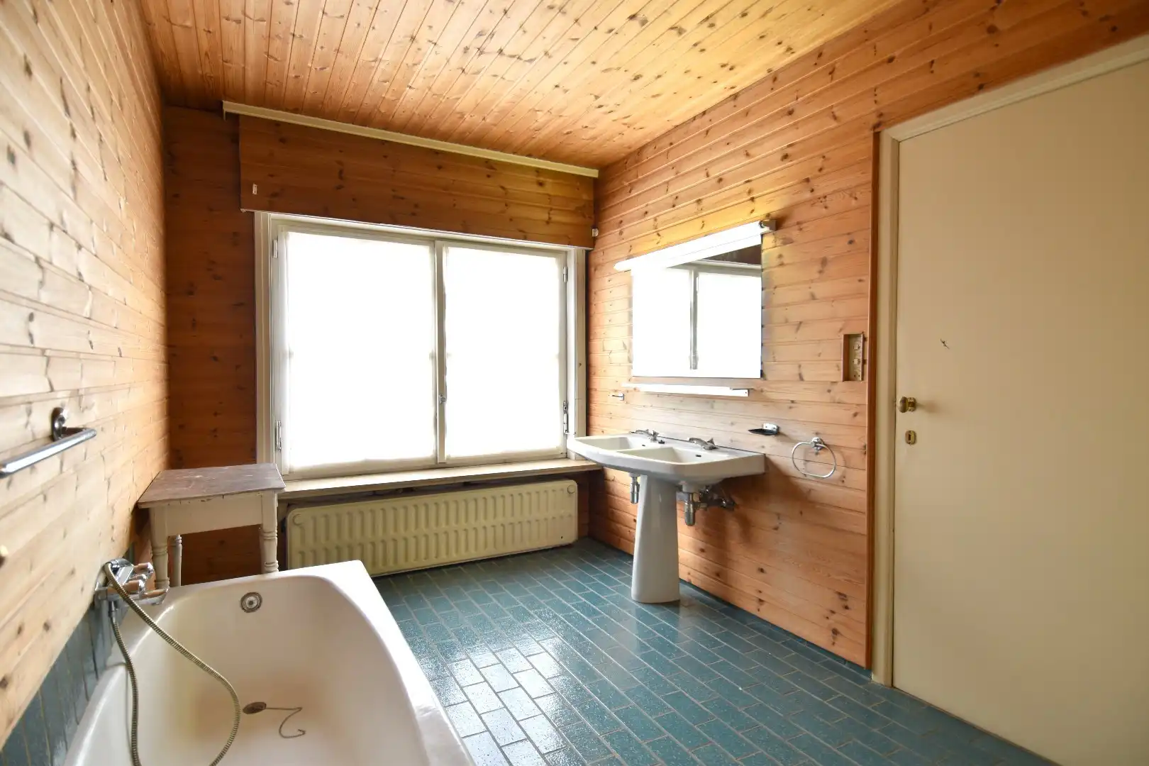 Te renoveren dokterswoning met 6 slaapkamers en praktijkruimte te koop in Wevelgem foto 15