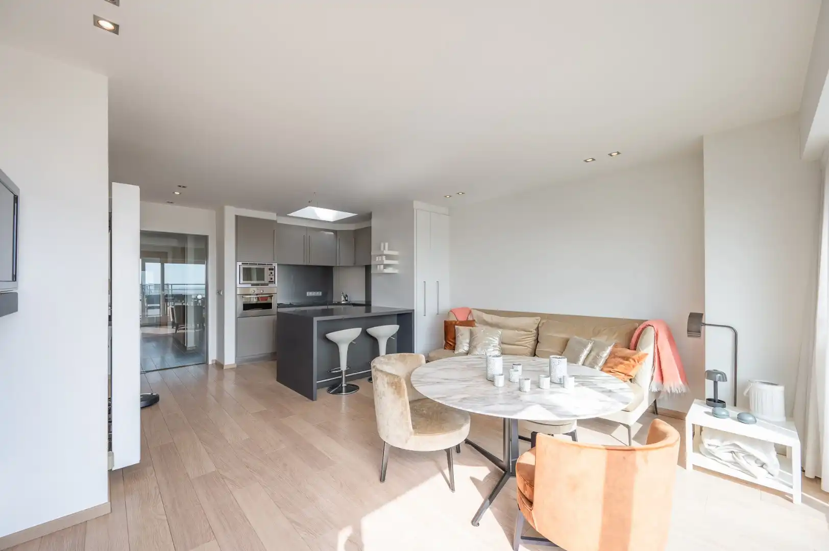 Appartement met magnifiek zeezicht op een 10de verdiepping gelegen in Duinbergen. foto 7