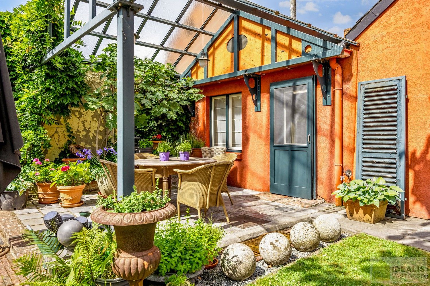 RUIME, CHARMANTE EN INSTAPKLARE WONING IN HARTJE HAMONT! HEERLIJKE WOONKAMER VOORZIEN VAN PARKET EN MET HAARD, LICHTRIJKE KEUKEN MET DIRECTE TOEGANG TOT PRACHTIGE VERANDA, 4 SLAAPKAMERS, RUIME GARAGE EN PRACHTIG AANGELEGDE TUIN OP SCHITTEREND PERCEEL VAN 7A 55CA IN HET HARTJE VAN HAMONT-ACHEL EN OP SLECHTS ENKELE MINUTEN VAN DE NEDERLANDSE GRENS! foto 41