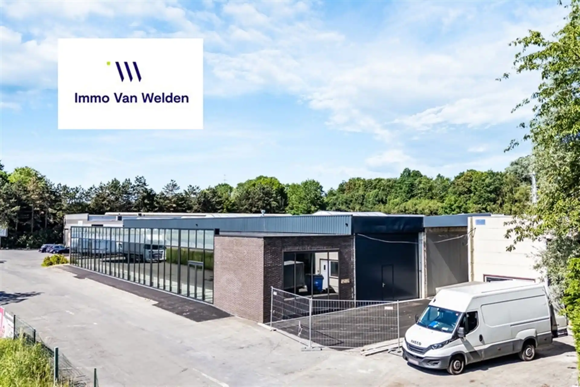 SHOWROOM / BEDRIJFSRUIMTE OP TOPLIGGING LANGS DE N60 foto 2