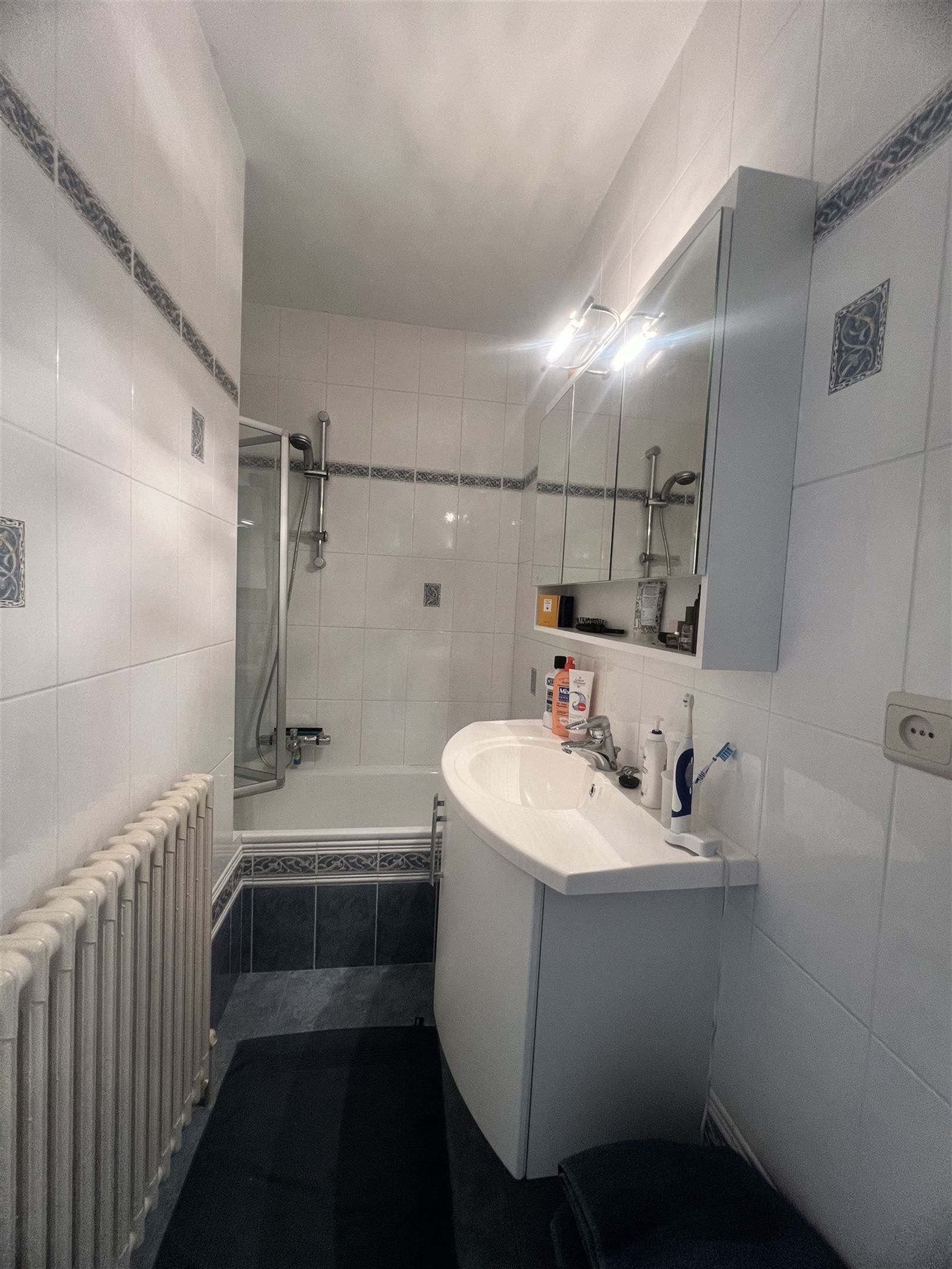 Te Koop: Gerenoveerd Appartement met Frontaal Zeezicht foto 11