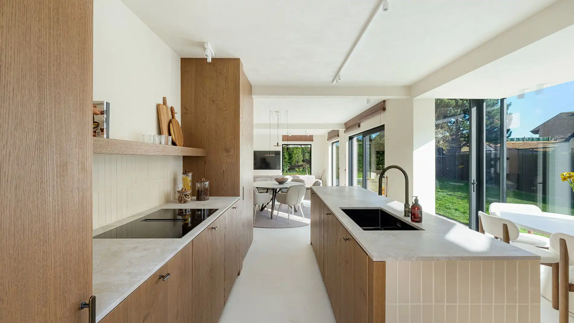 Alleenstaande en luxueus gerenoveerde villa op een rustige en residentiële ligging in Knokke foto 15