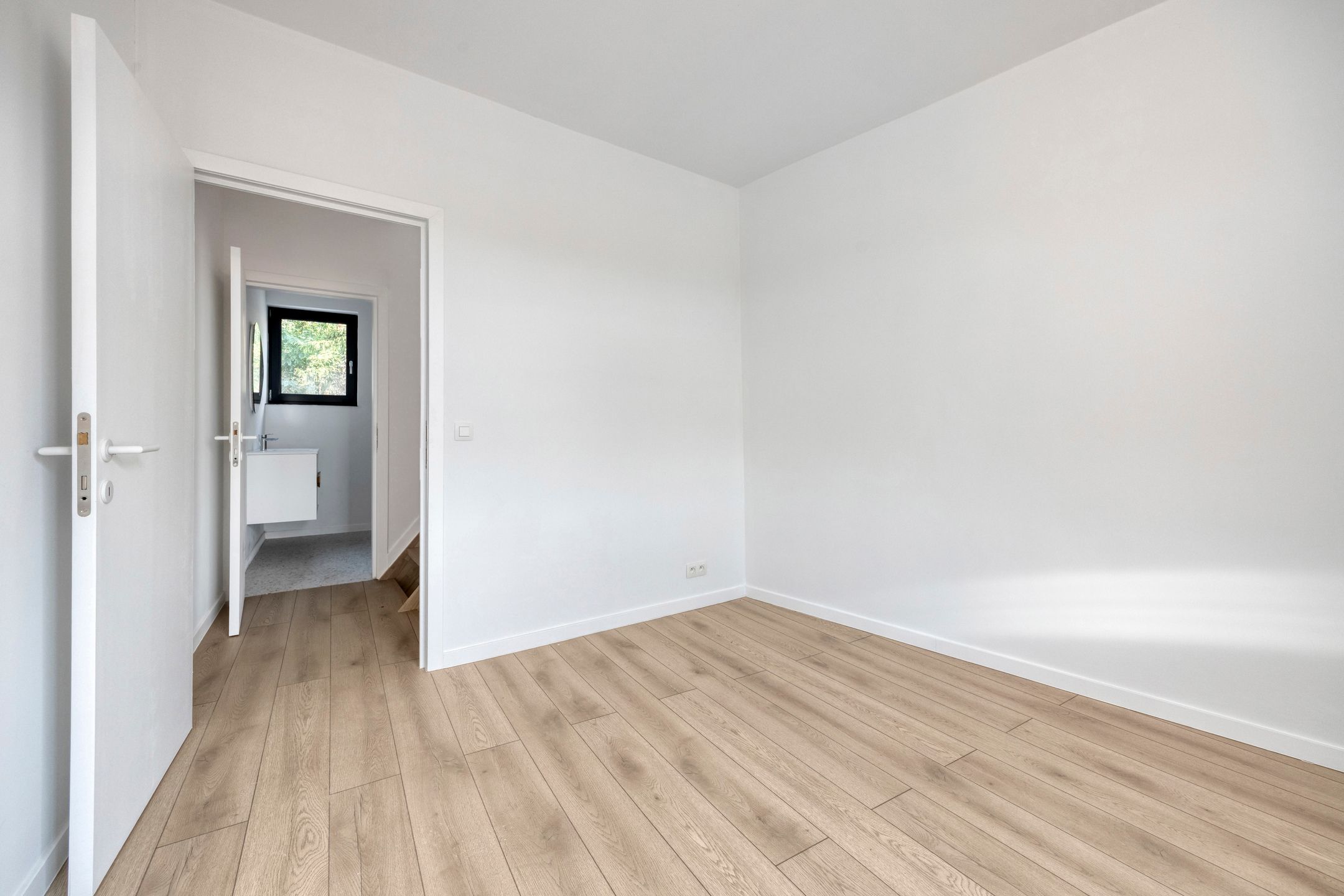 Gerenoveerde woning op centrale ligging te Sint-Joris-Weert foto 9