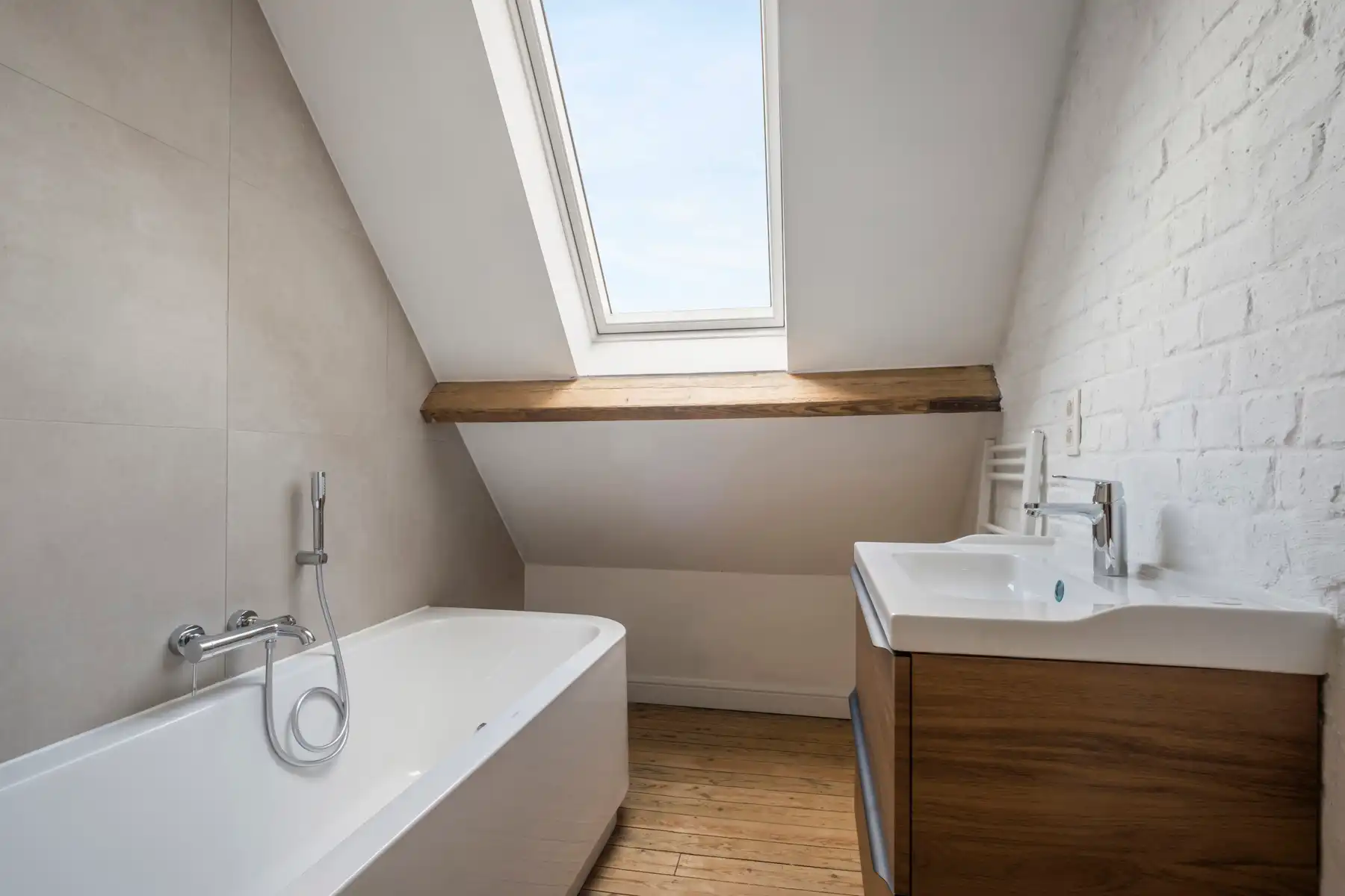 Charmante, volledig gerenoveerde woning foto 18