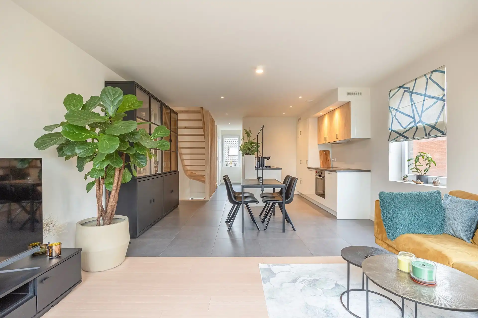 Recent triplexappartement met 2 slaapkamers en carport foto 4