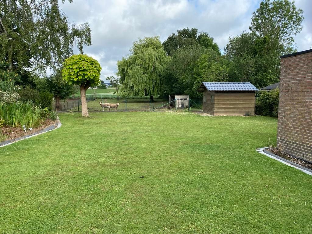Rustig gelegen alleenstaande villa foto 6