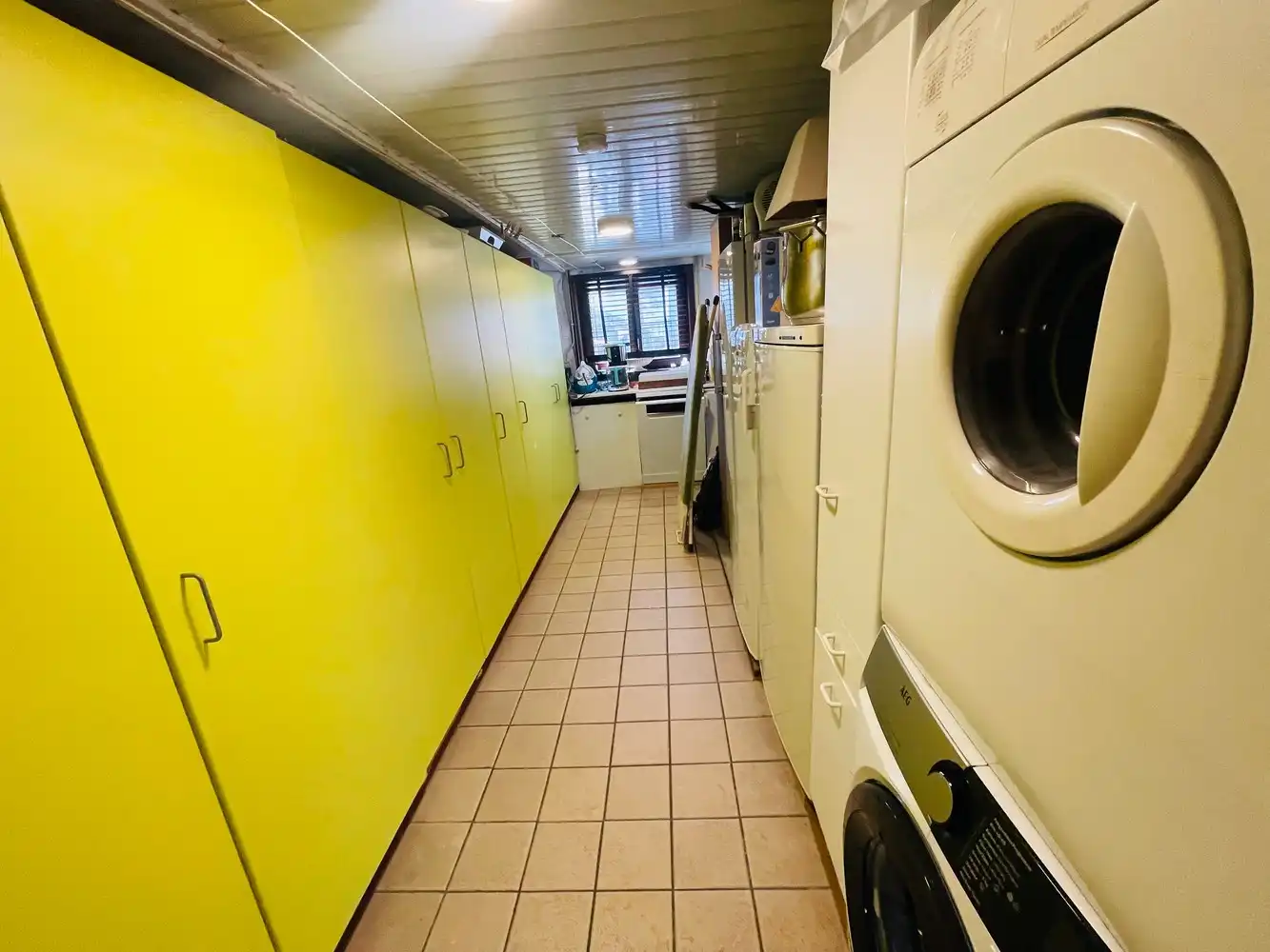 Sint-Andries,Uiterst verzorgd INSTAPKLAAR ENERGIEZUINIG woonhuis ( reno 2019) met grote, zonnige ZUIDWESTgerichte aangelegde terrastuin en prachtig ingericht HUISJE achteraan in de tuin, foto 26