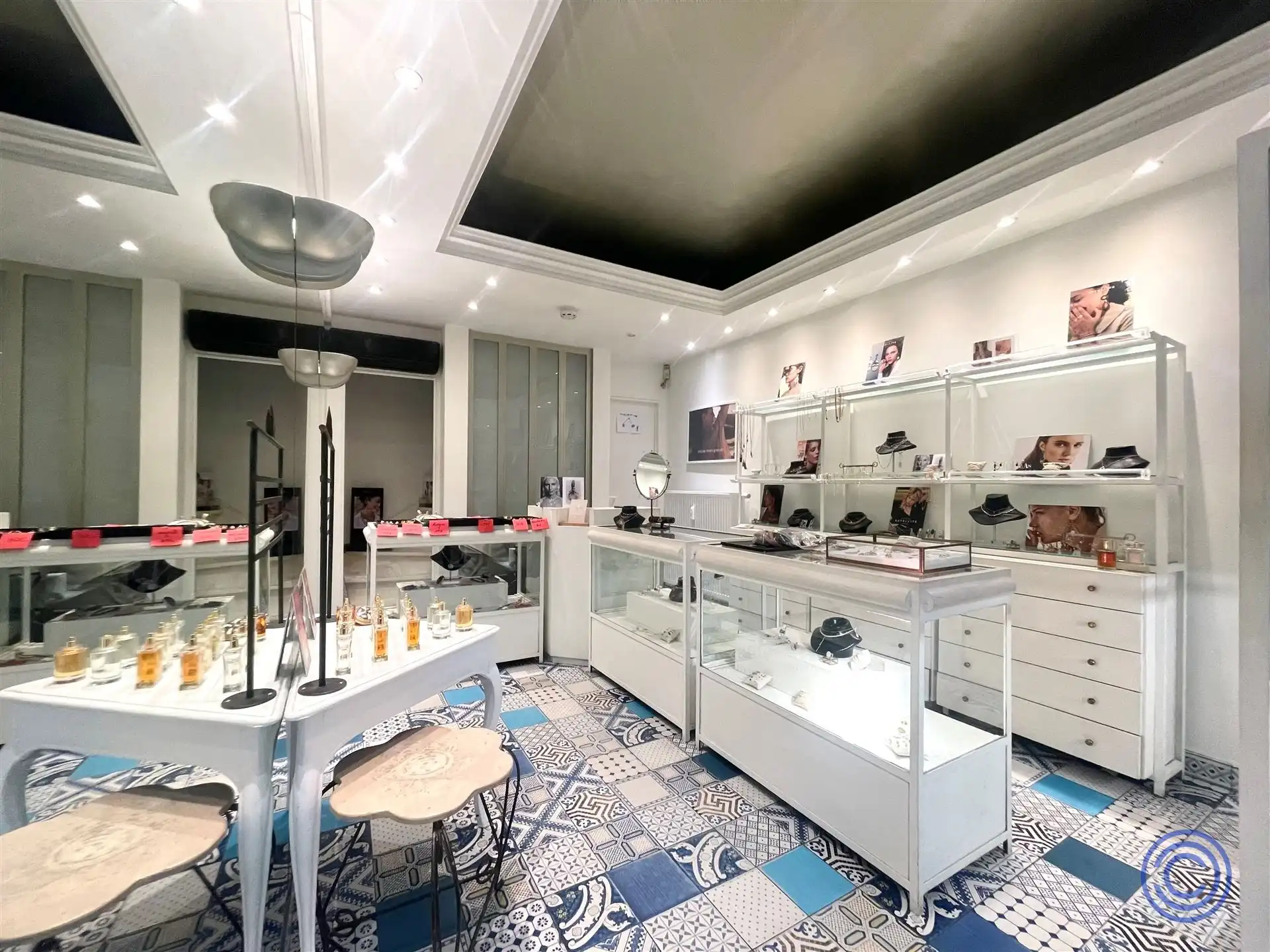 Instapklare winkek ca. 30m² in de Nieuwe Gaanderij! foto {{pictureIndex}}