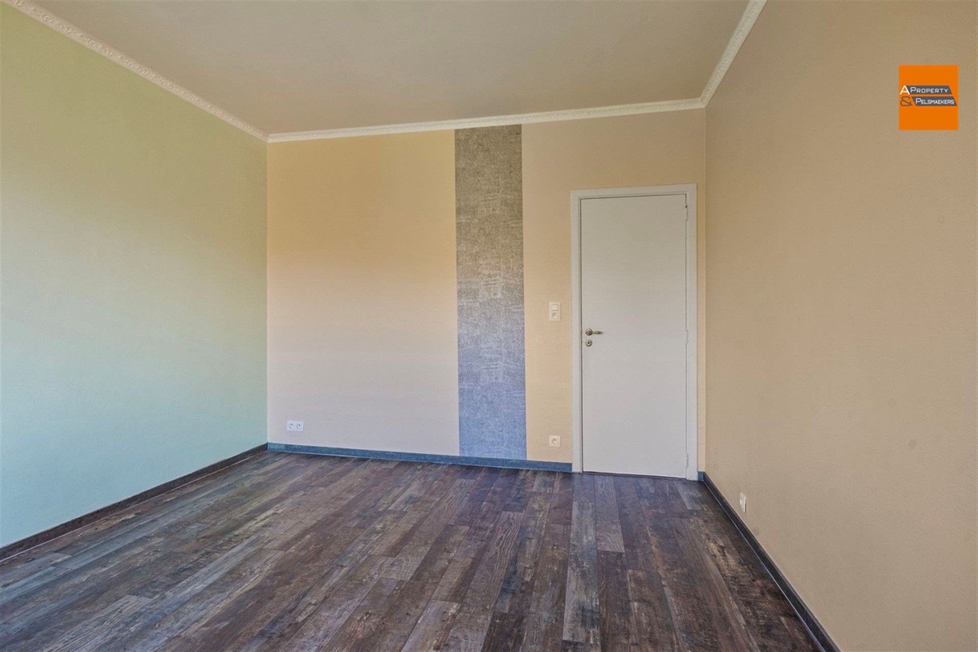 Ruime gerenoveerde villa met 4 slaapkmaers in residentiele wijk foto 12