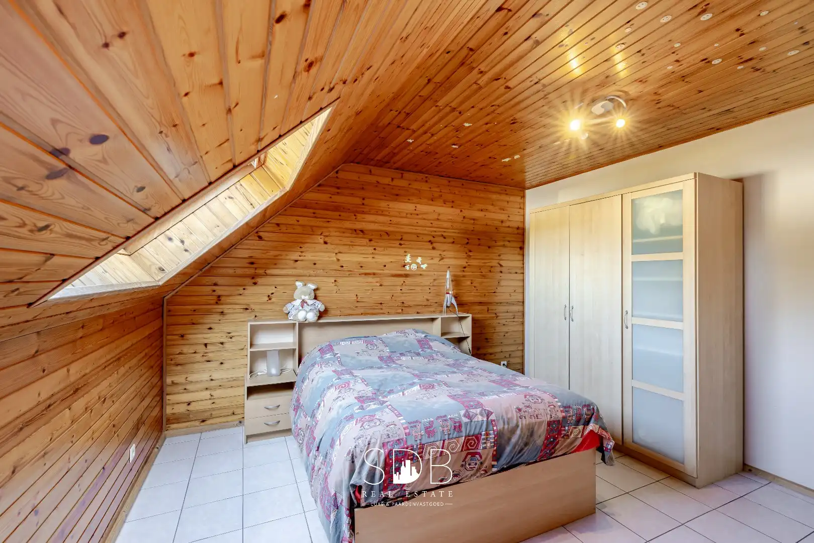 Hedendaagse villa met dubbele garage, zwembad en magazijn op 2.937m² foto 9
