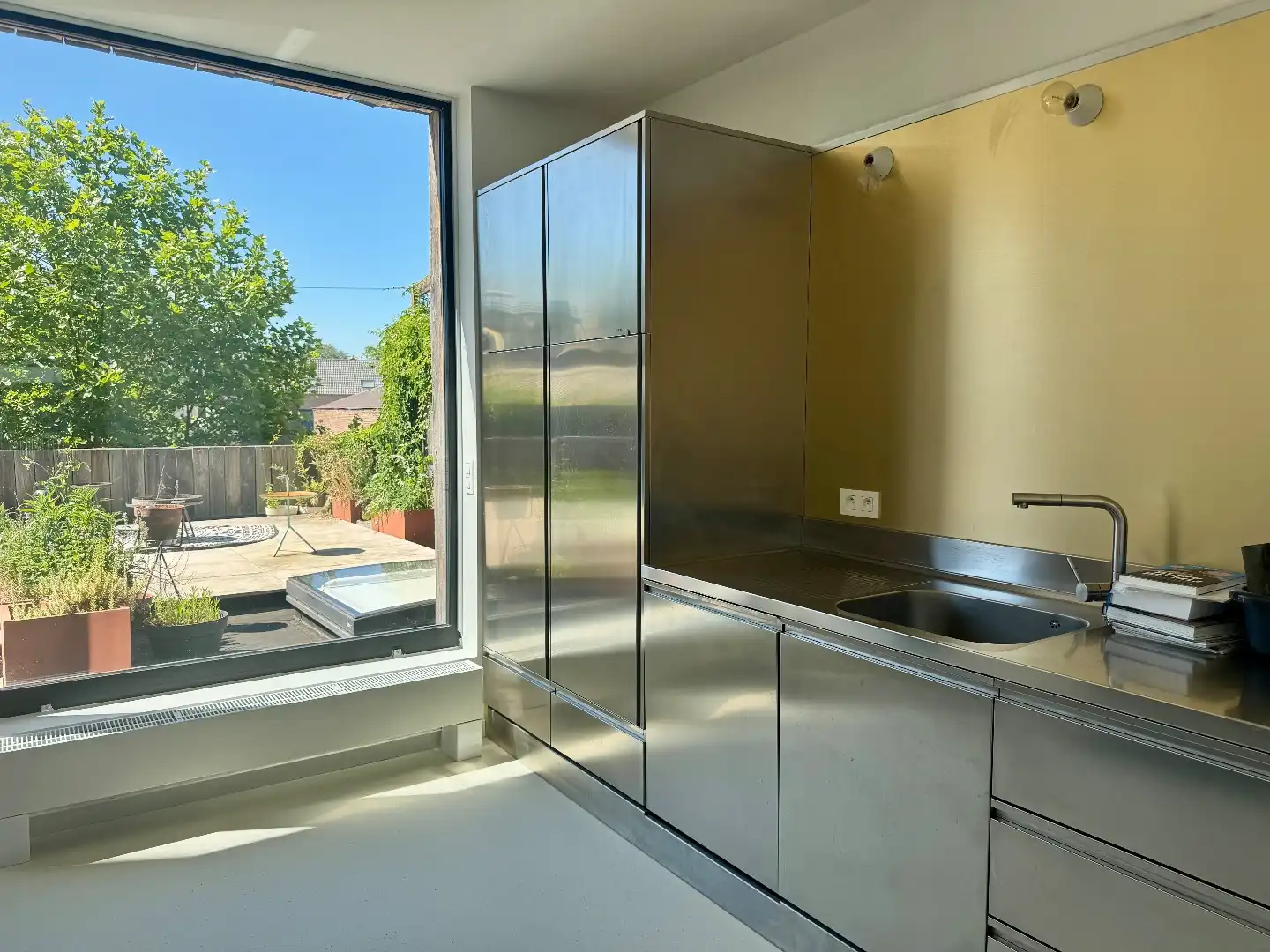 TE HUUR - Op zoek naar een ruim appartement in hartje Merchtem? Welkom Home! foto 5