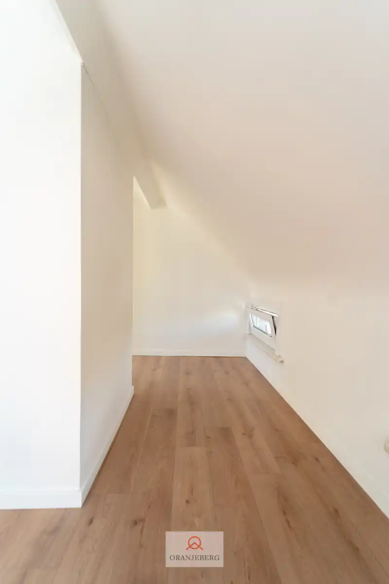 Gerenoveerde lichtrijke hoekwoning aan het water foto 27