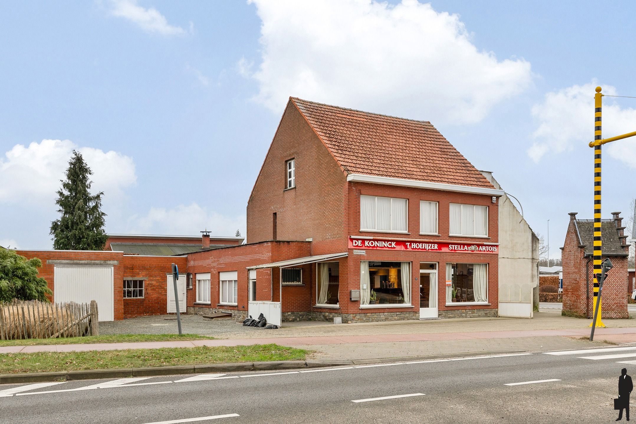 Hoofdfoto van de publicatie: Zeer centraal gelegen handelshuis.