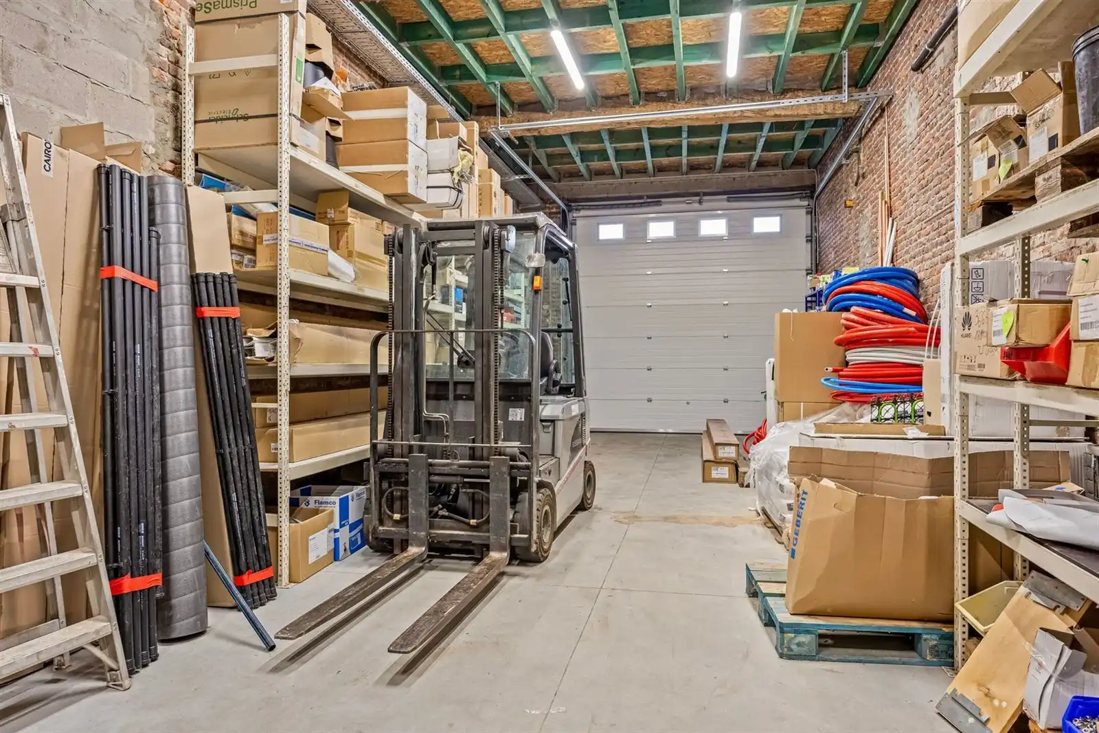 Woning 2 slaapkamers met magazijn en bureel  foto 17