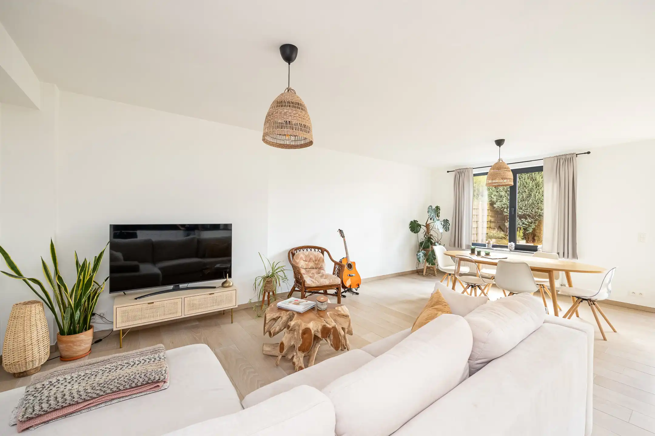 Luxueus gelijkvloers appartement met tuin en garage te huur in het centrum van Westmalle! foto 3