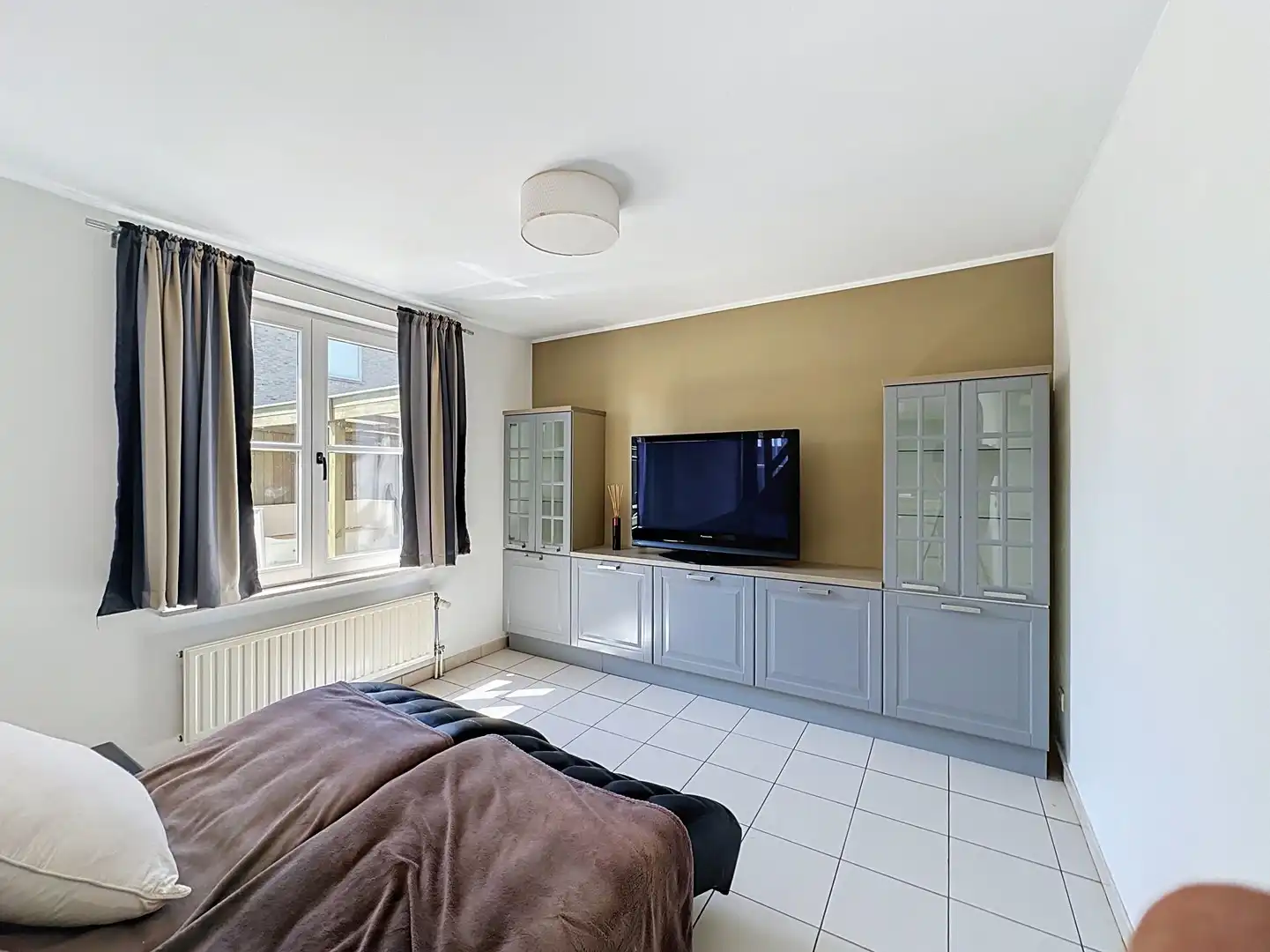 Verzorgde vakantiewoning met onderhoudsvriendelijke tuin en parking. foto 5