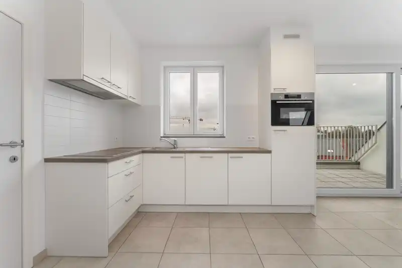 Roeselare nabij centrum – Stijlvol nieuw dakappartement in hartje stad met twee slpks en twee terrassen foto 8