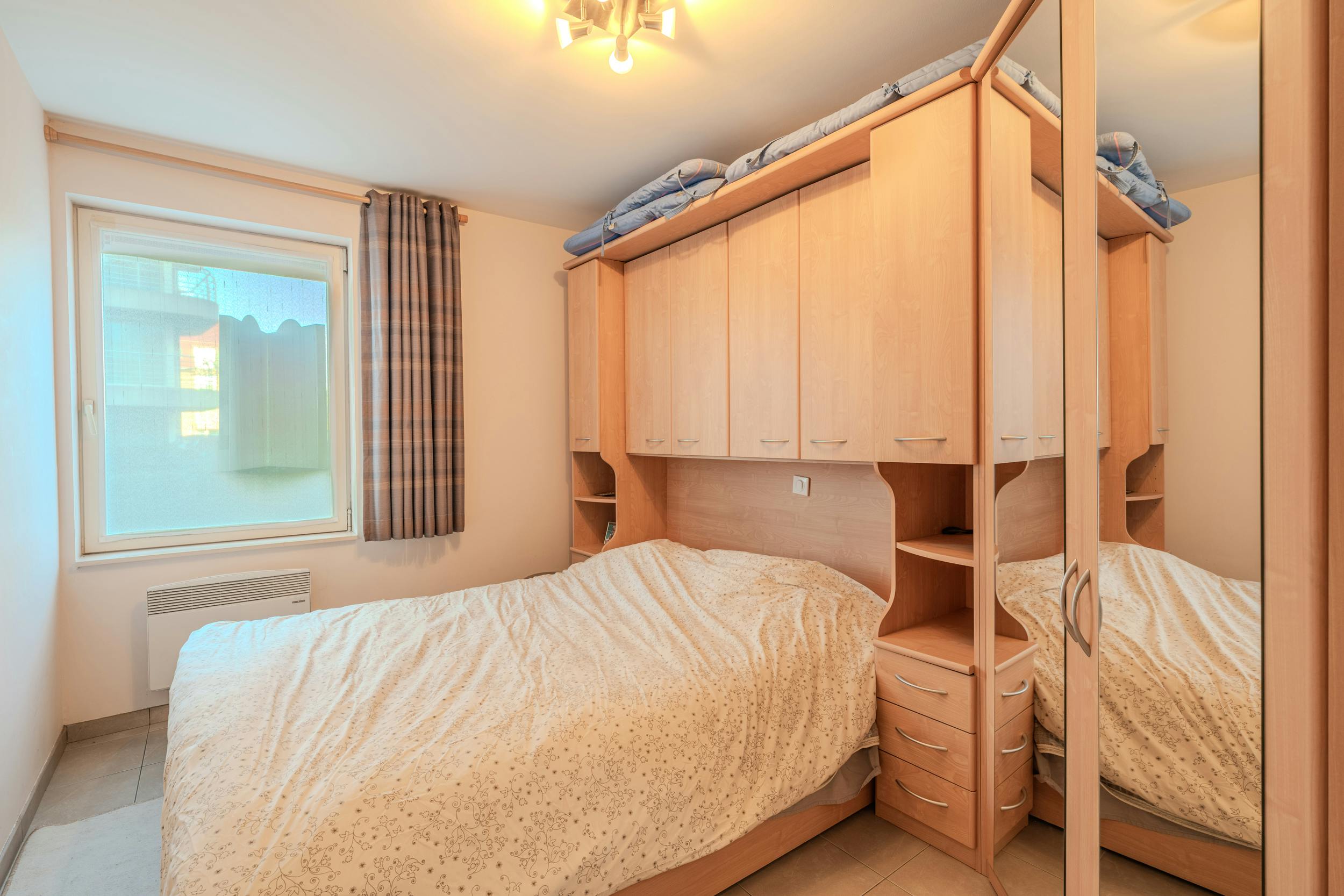 Ruim twee slaapkamer appartement met zongerichte tuin! foto 11