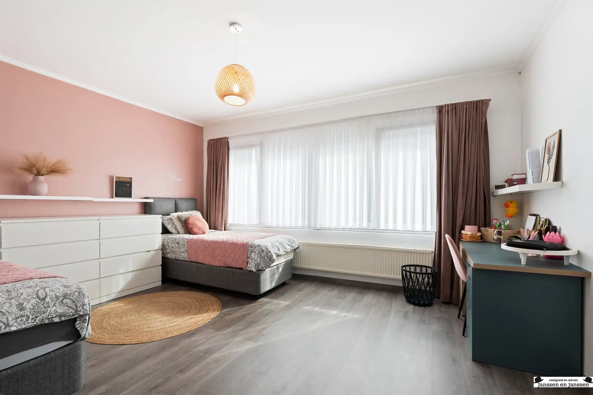 Uitzonderlijk ruime, energetische en gerenoveerde woning! foto 21