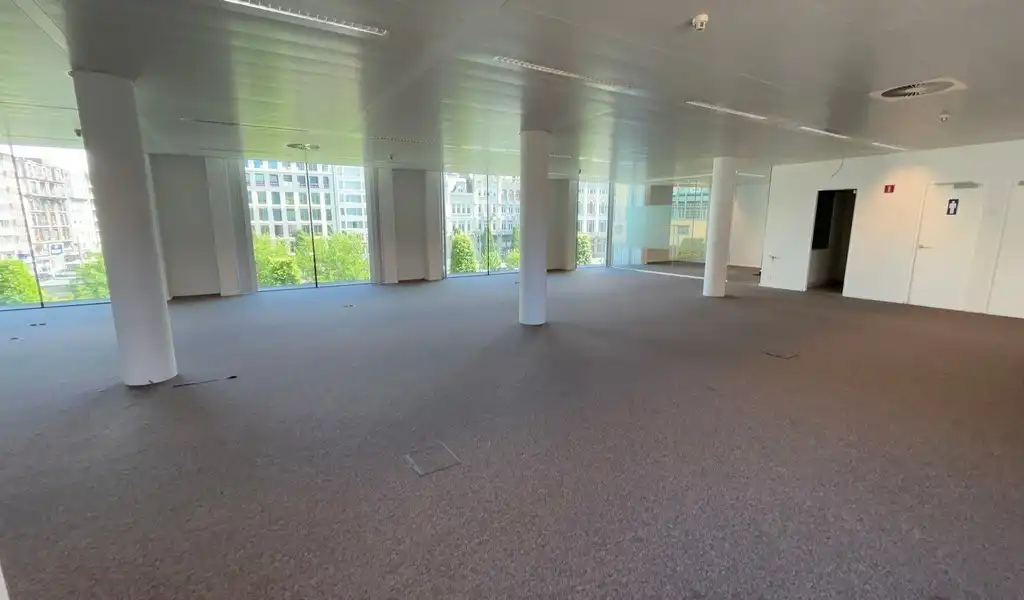 Gerenoveerde kantoorruimte te huur in Astrid Building aan Centraal Station in Antwerpen foto 12