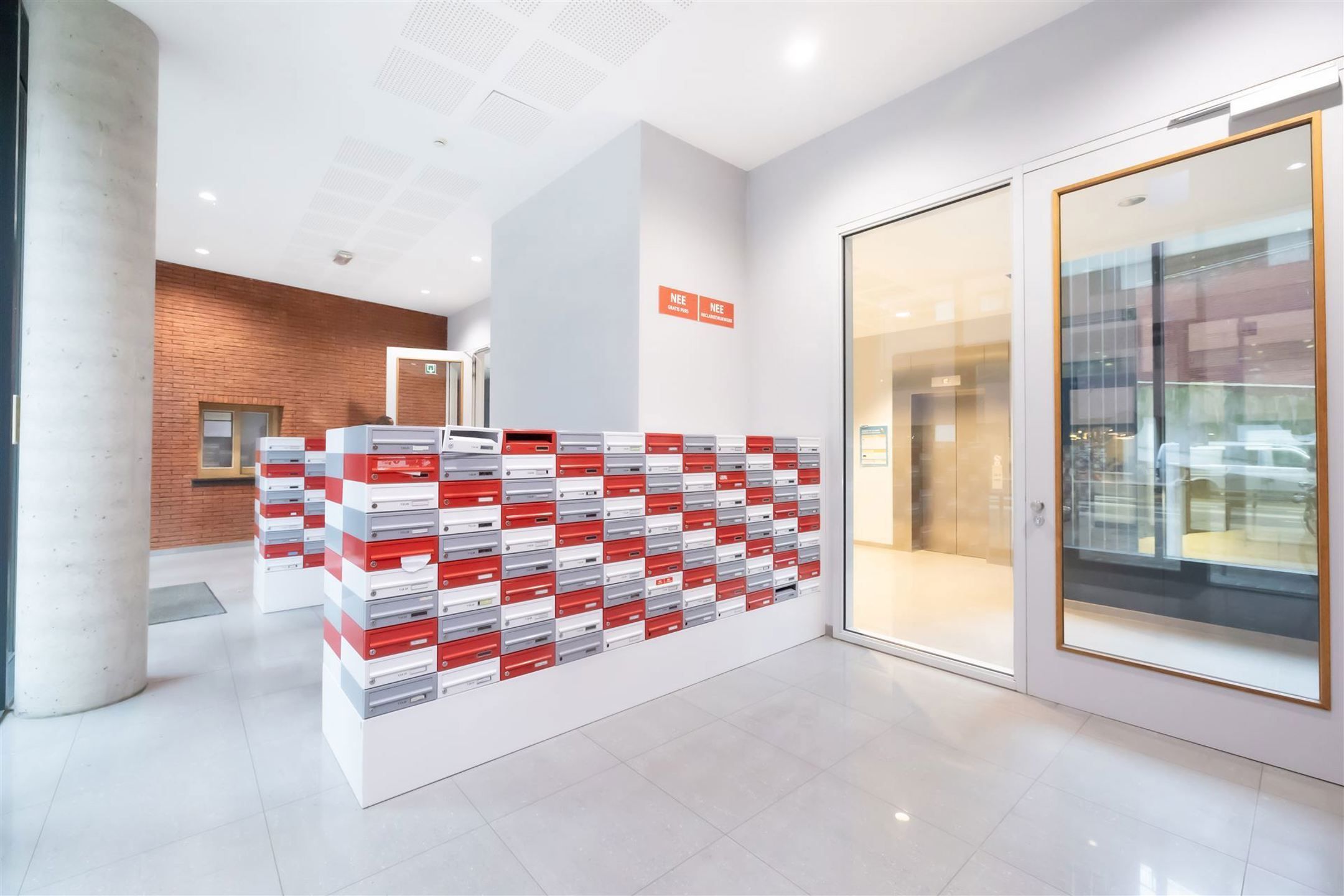 Studentkamer van ± 21m² met douchekamer foto 14