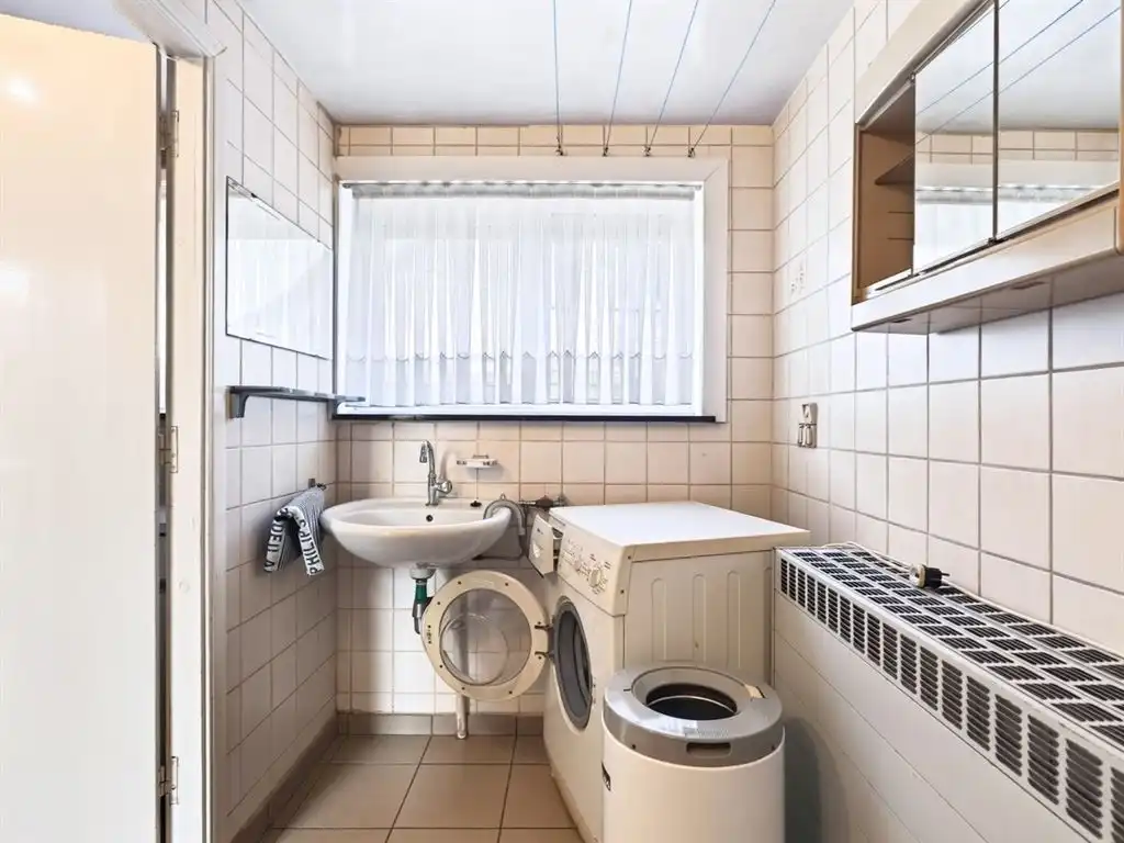 Verzorgde, vrijstaande woning, op te frissen naar eigen smaak foto 23