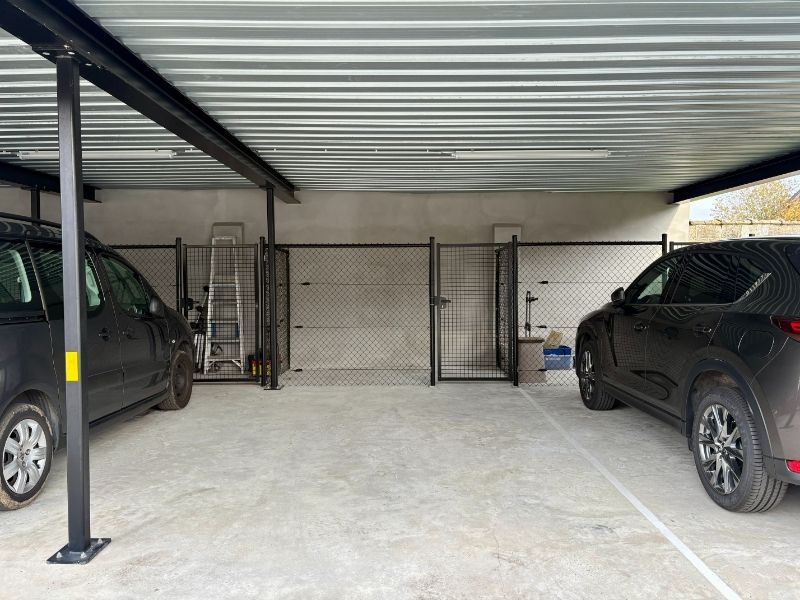 INSTAPKLAAR ENERGIEZUINIG TWEESLAAPKAMER APPARTEMENT, TWEE TERRASSEN EN OVERDEKTE CARPORT foto 8