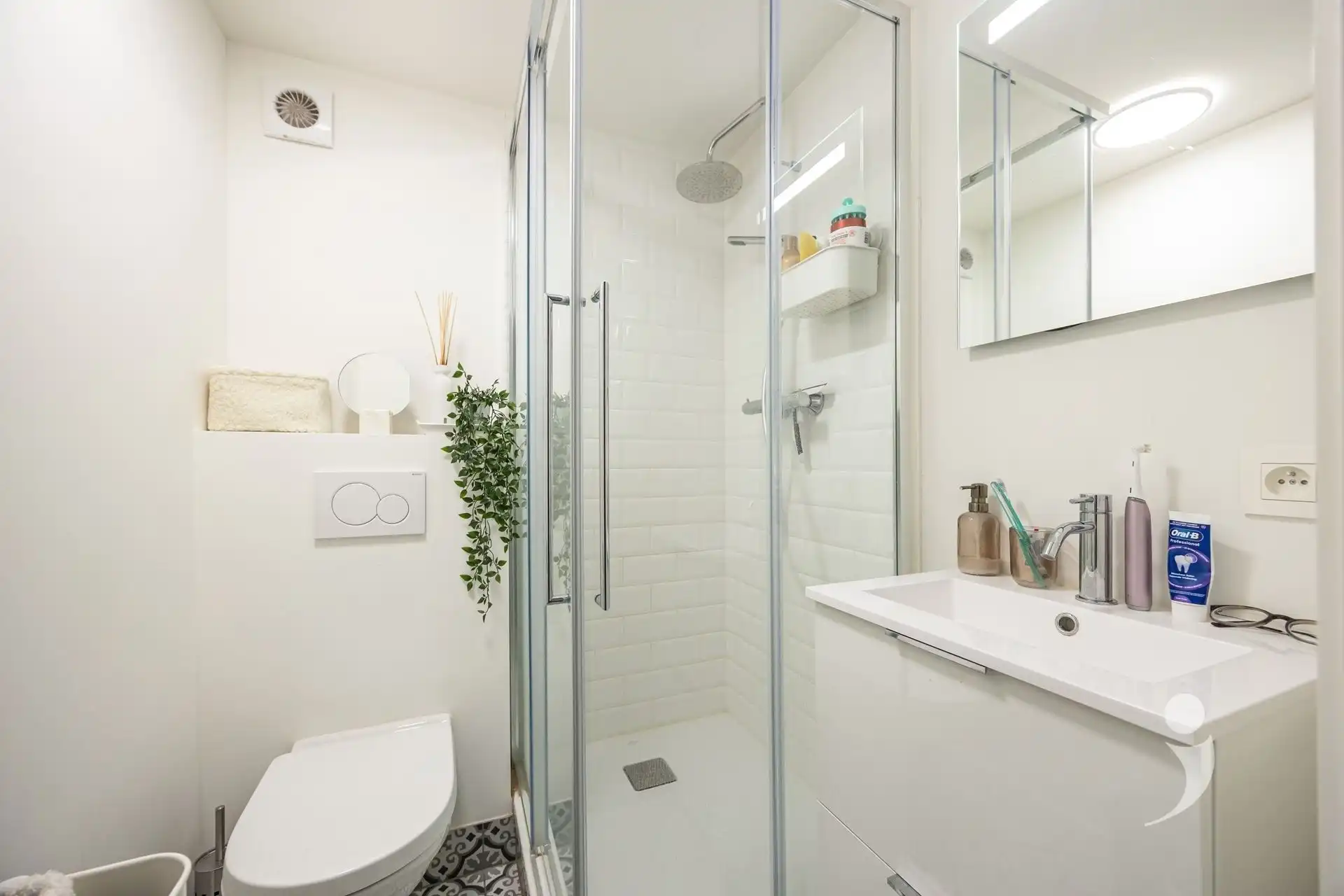 Opbrengsteigendom met 5 gerenoveerde studentenkamers foto 8