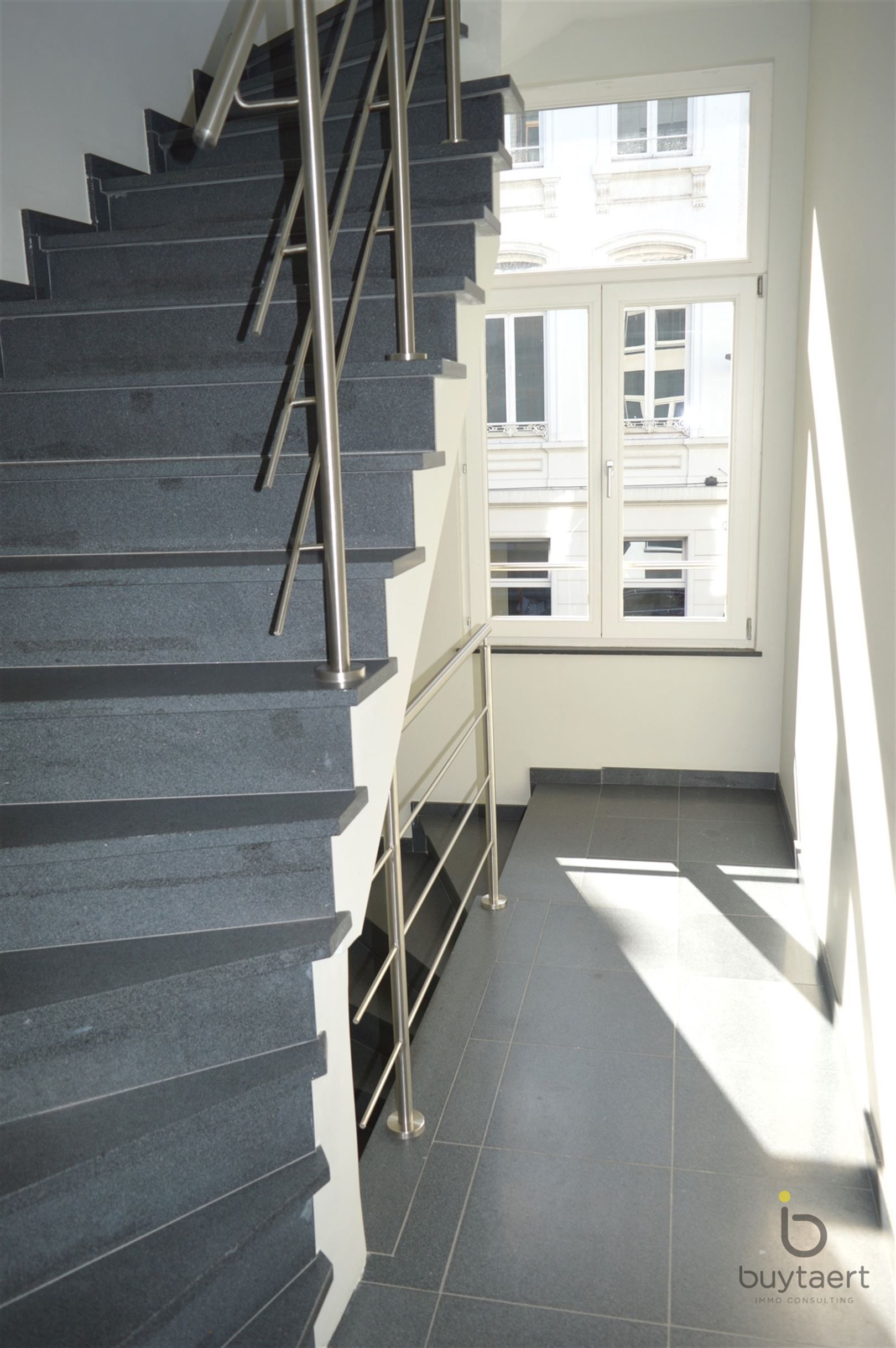 Knus één slaapkamer appartement in een zeer trendy buurt! foto 19