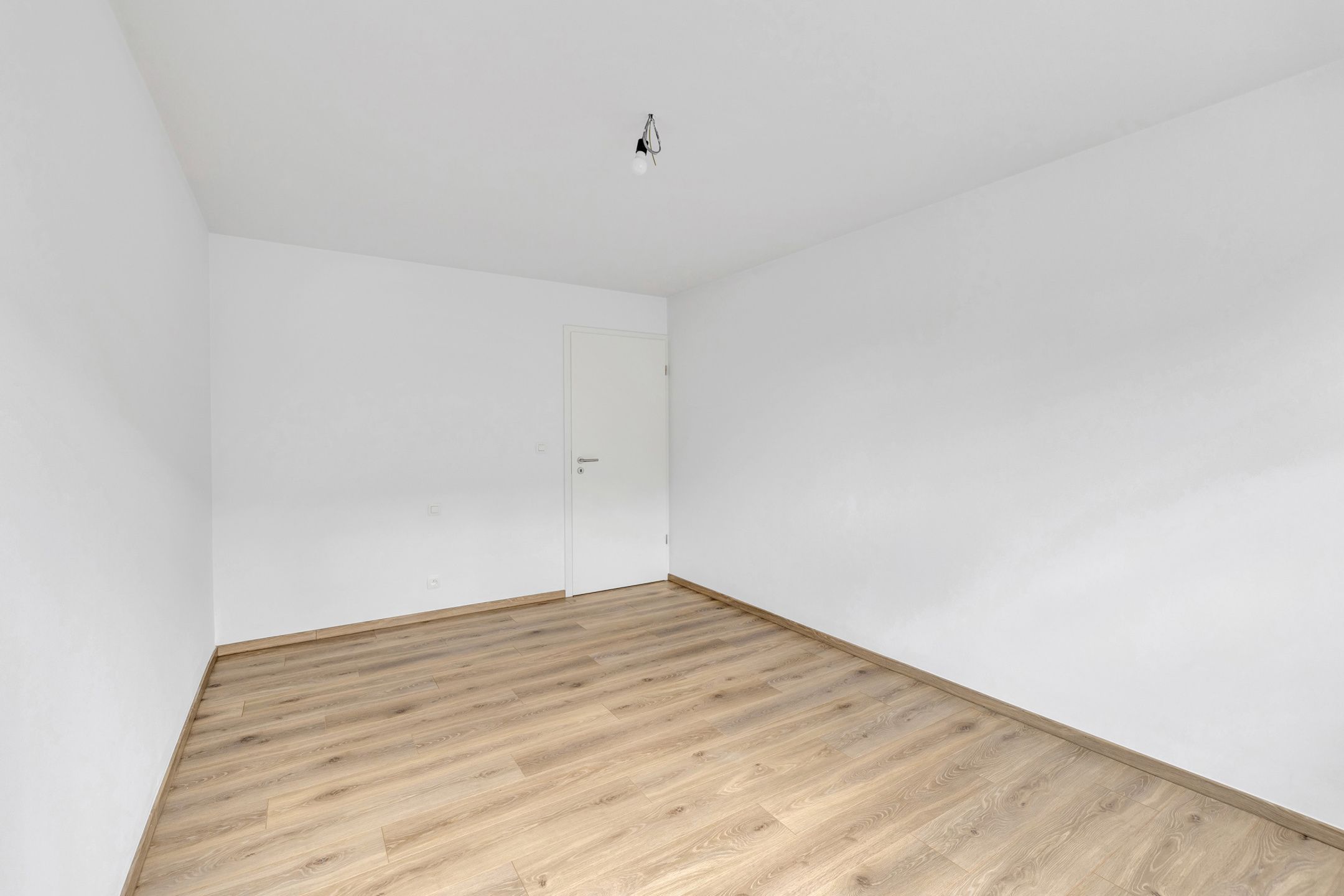 Nieuwbouwwoning met 4 slaapkamers en uitstekende verbinding foto 11